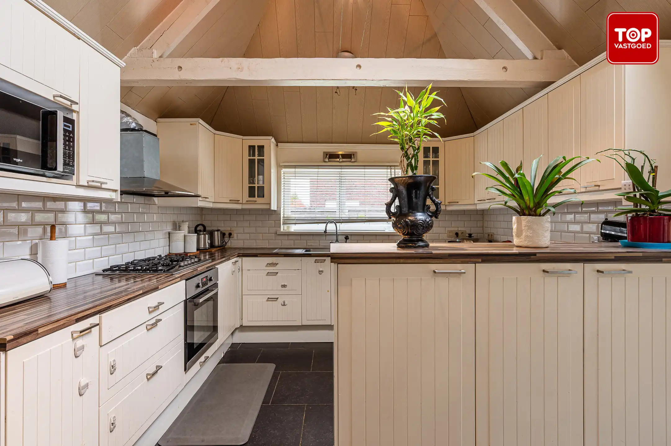 Instapklare woning met 4 slaapkamers en tuin in het hart van Sleidinge foto 8