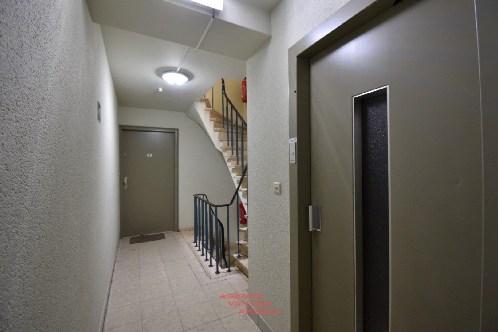 Opbrengsteigendom met 6 appartementen en commerciële handelsruimte foto 7