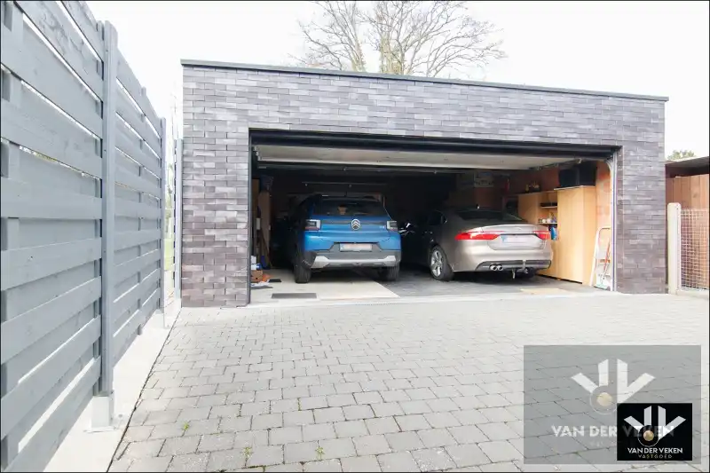 LUXUEUS AFGEWERKT GVL APP MET RIANTE TUIN EN TERRAS foto 24