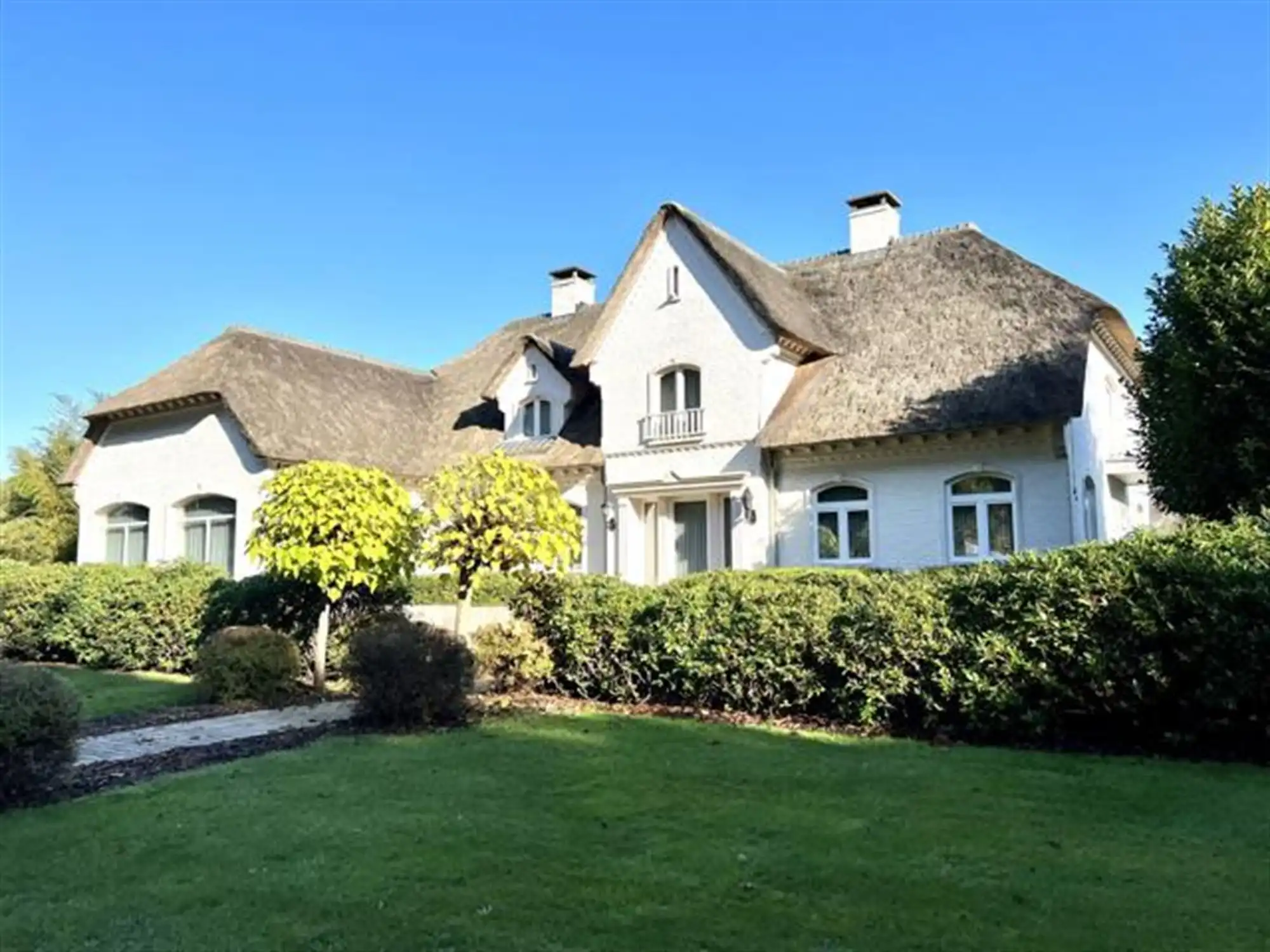 Prachtige villa met 9 slaapkamers en buitenzwembad foto 3