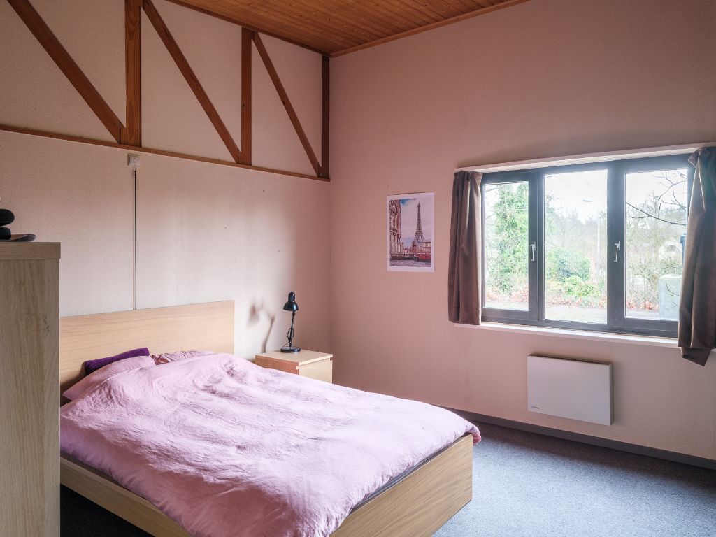 Merelbeke – Op te frissen, ruime architecturale woning (bvo 396 m2) met polyvalente mogelijkheden en bovengelegen zorgwoning op een groen perceel van 1.294m2. foto 17