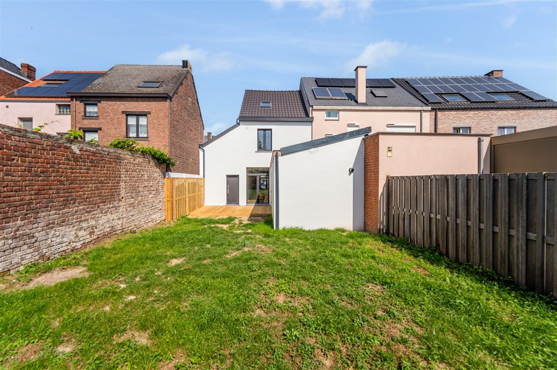 Totaal gerenoveerde woning met tuin en garage in Erembodegem foto 17