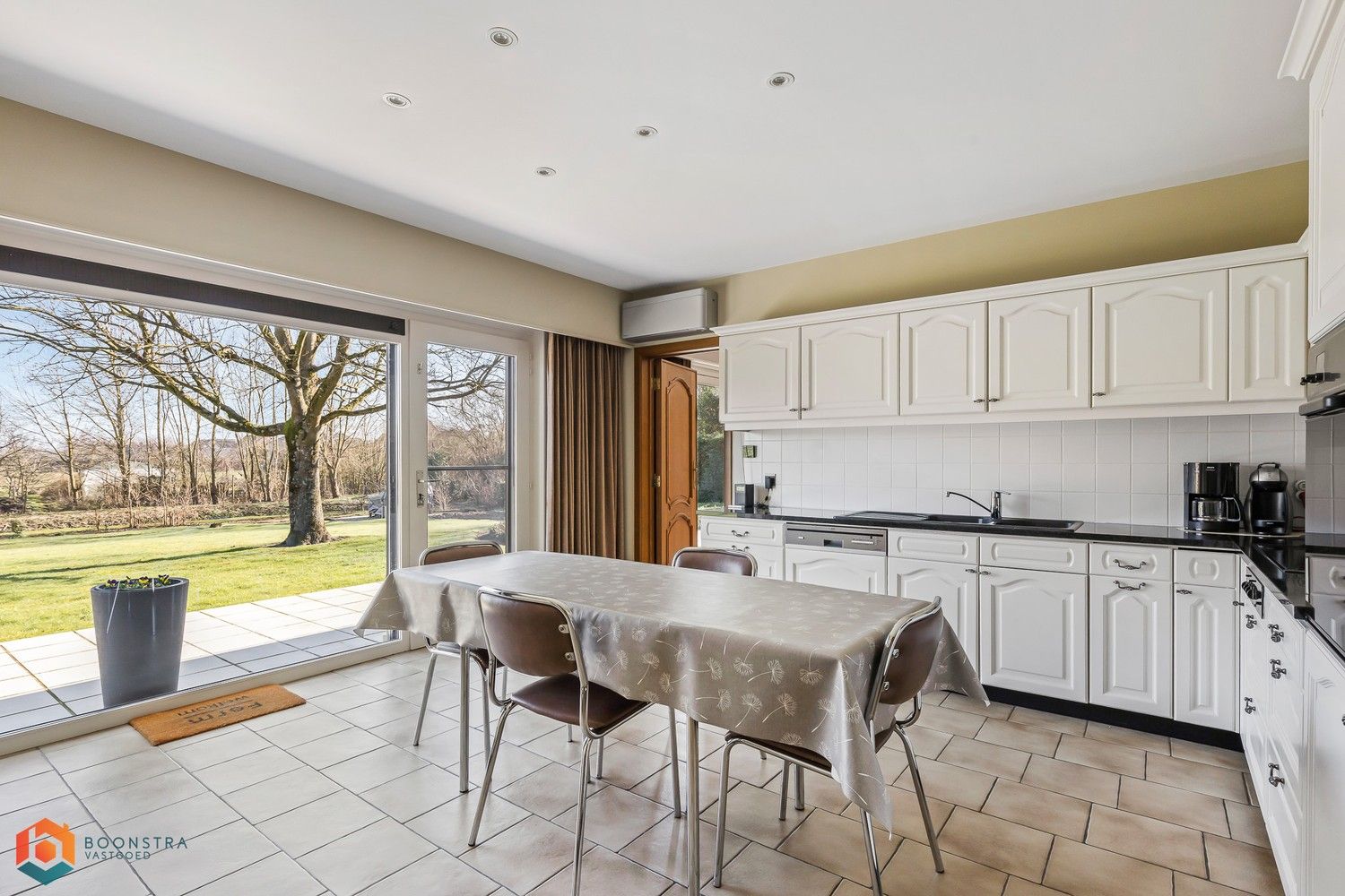 Instapklare woning met 5 slpkrs te OLV-Waver op 1983 m² foto 8