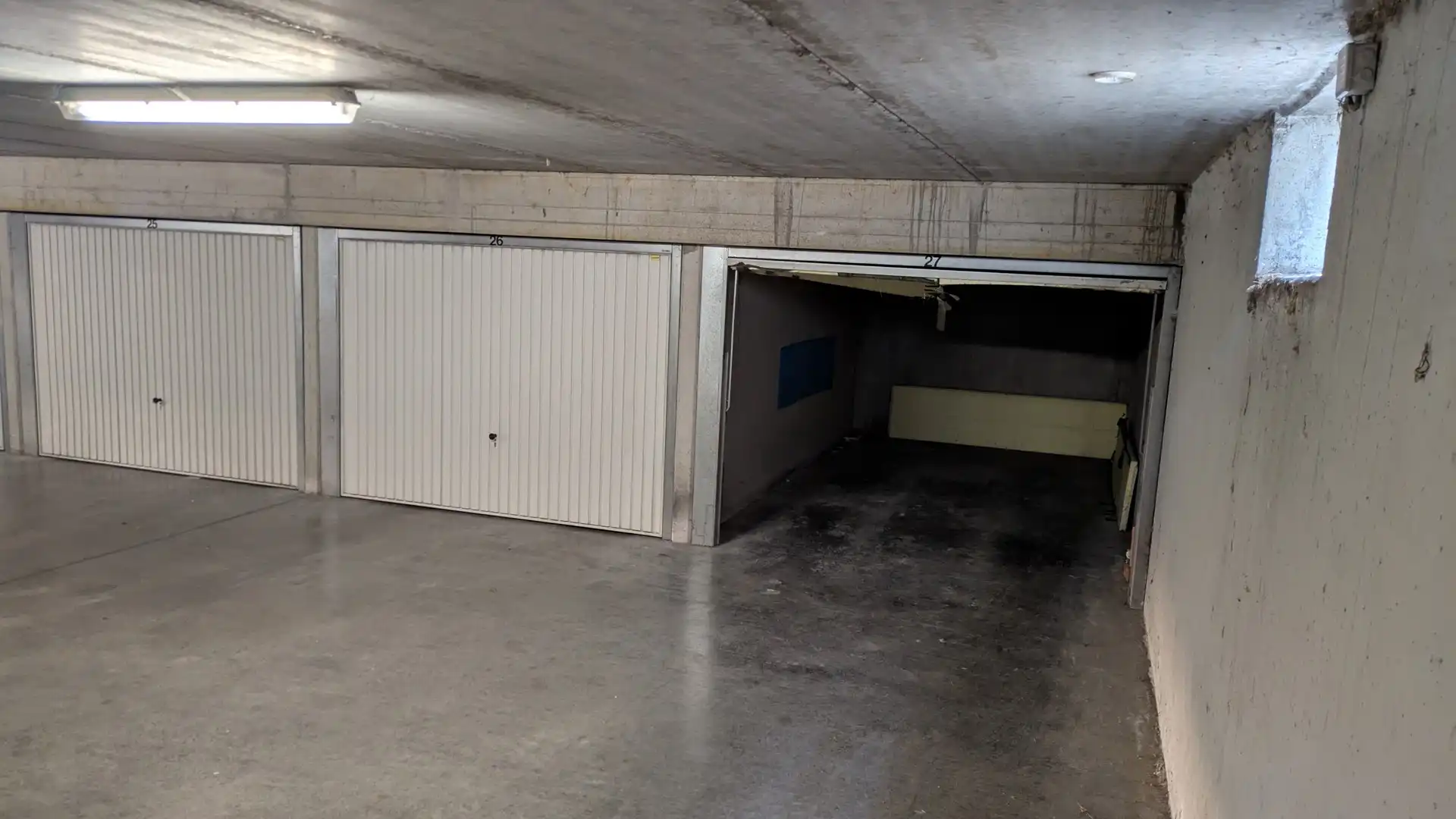 Gesloten garagebox te huur in het centrum van St. Idesbald foto 6