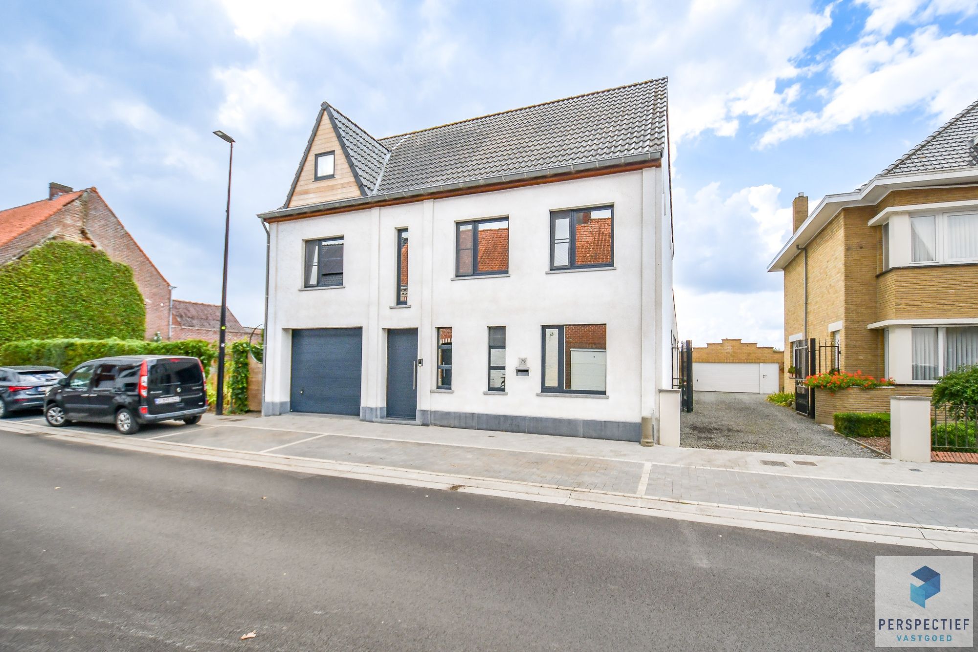 Ruime, instapklare woning met 4 slaapkamers, garage en magazijn op 970 m² foto 18