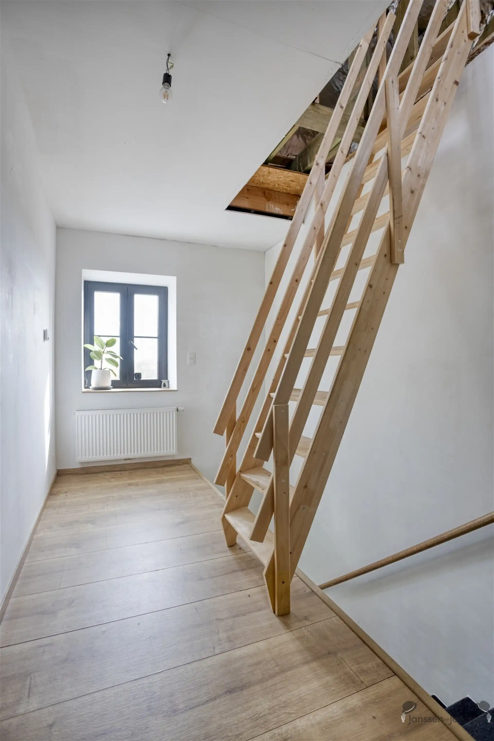 Gerenoveerde energiezuinige woning in het landelijke Budingen foto 18