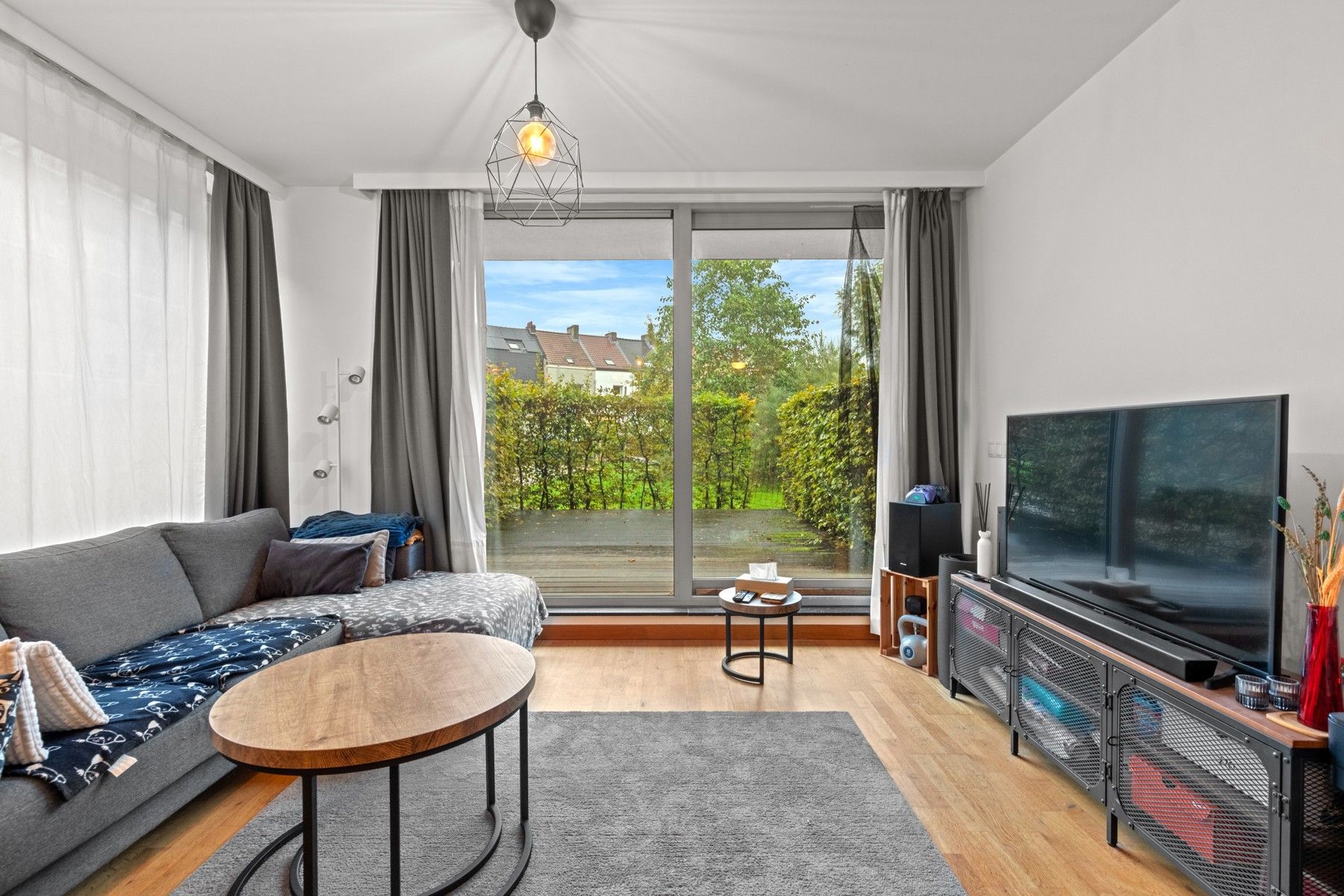 Hoofdfoto van de publicatie: Lichtrijk appartement met tuin in hartje Gent