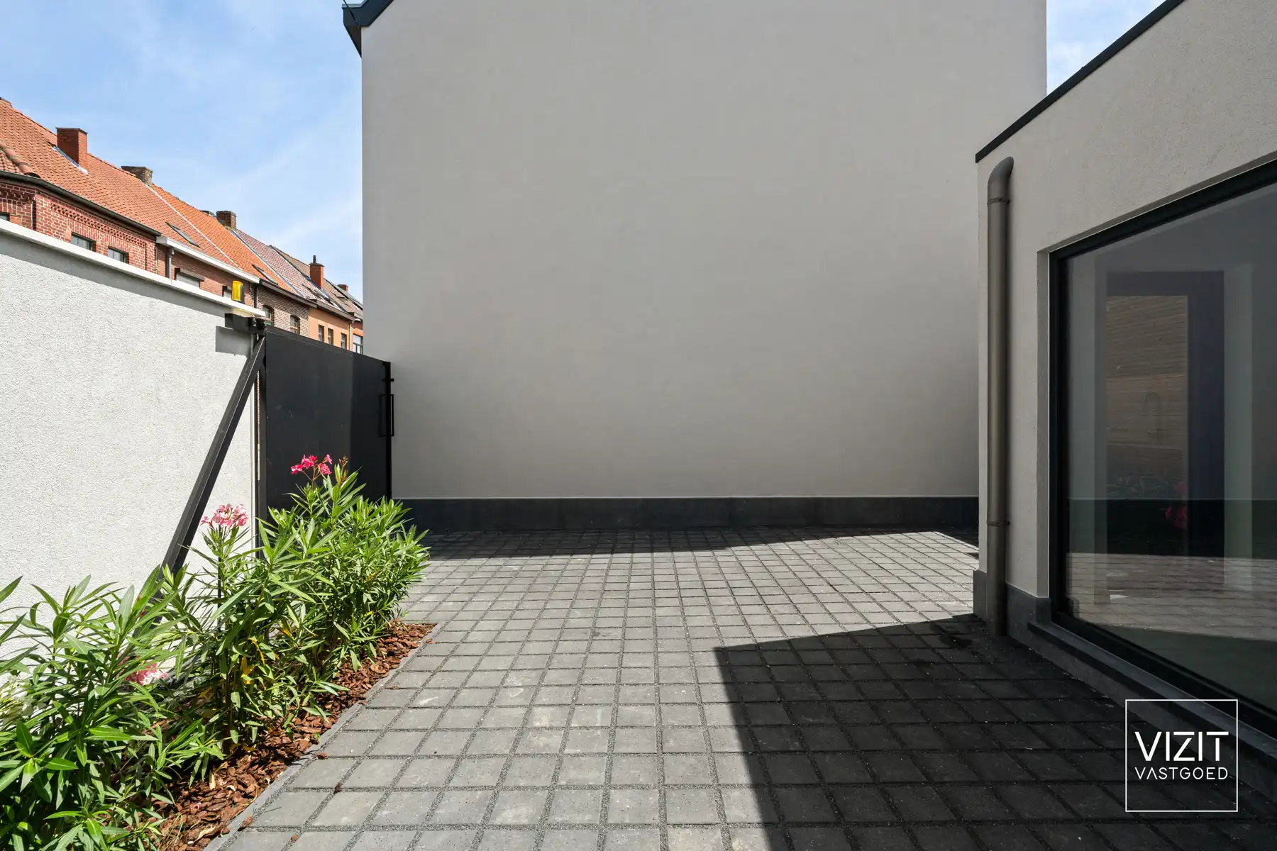 Hoogwaardig afgewerkte moderne stadswoning met patio foto 14