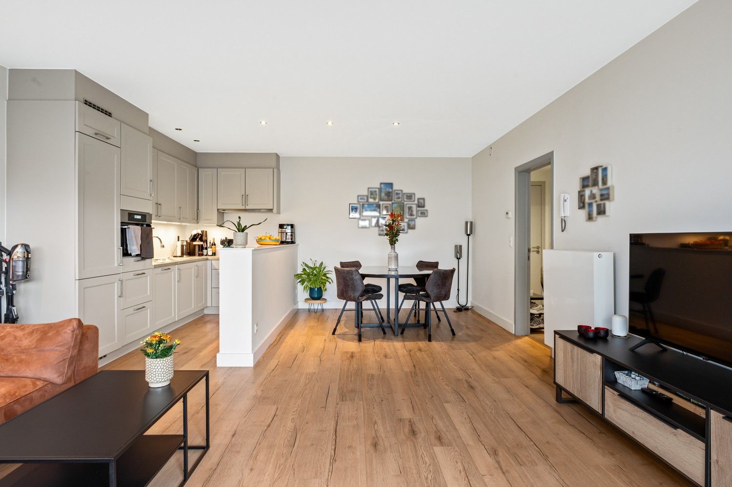 Recent gelijkvloers appartement met 2 slpks, grote tuin & autostaanplaats in Schoten! foto 8