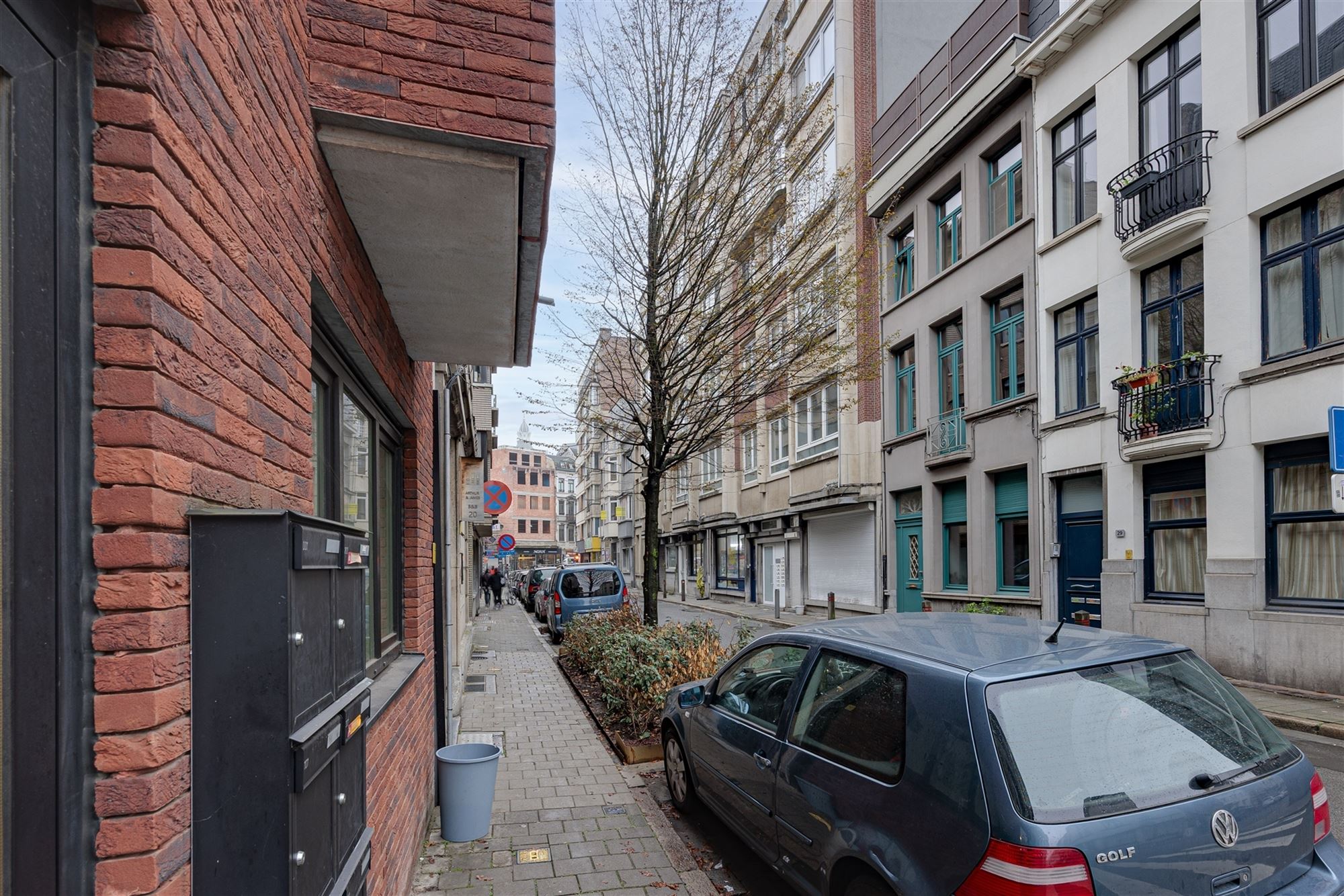 Perfect instapklaar appt met 2 slk + 2 badk vlakbij het Station foto 15