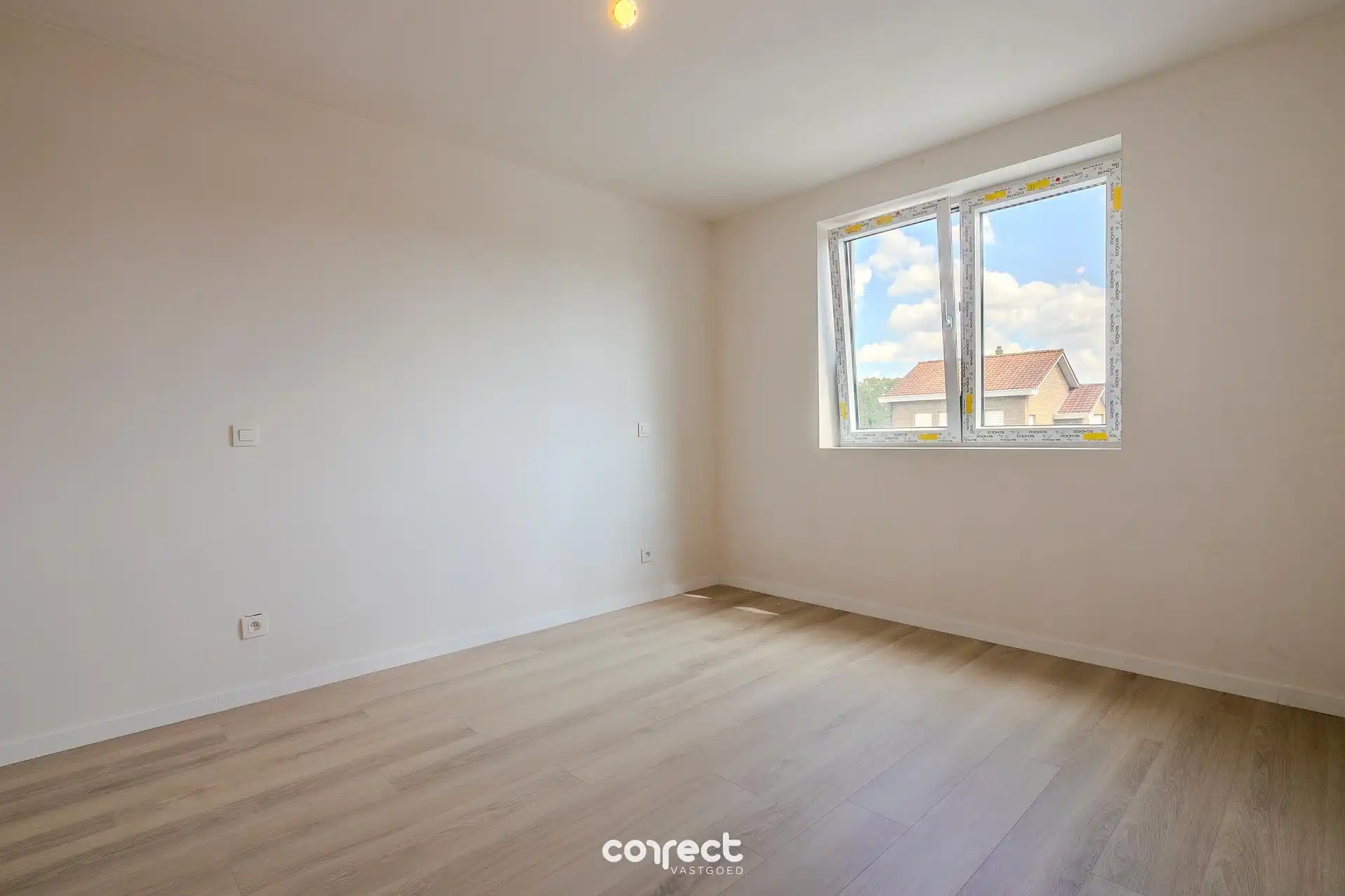 Moderne halfopen nieuwbouwwoning met een grote bew. opp. van 200 m². foto 8