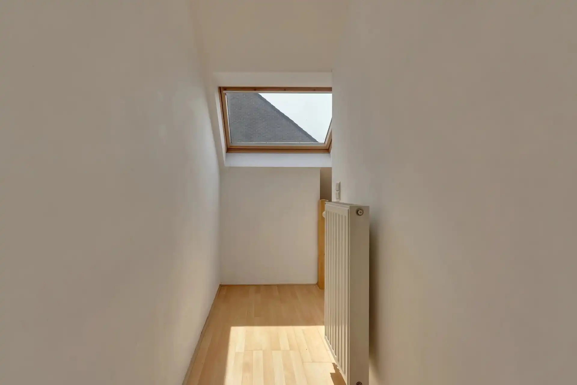 Ruime open bebouwing met zonnige tuin foto 25
