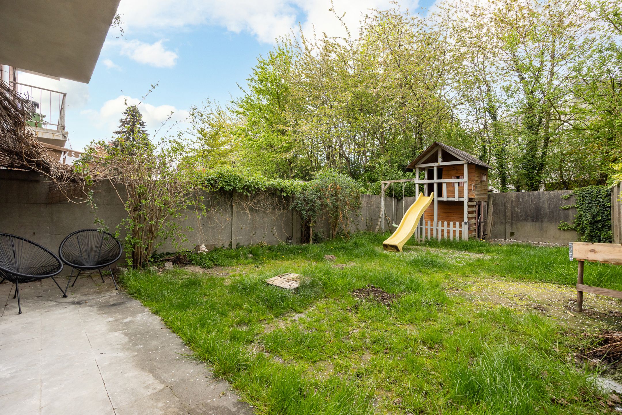 Gerenoveerd gelijkvloers appartement met tuin foto 9