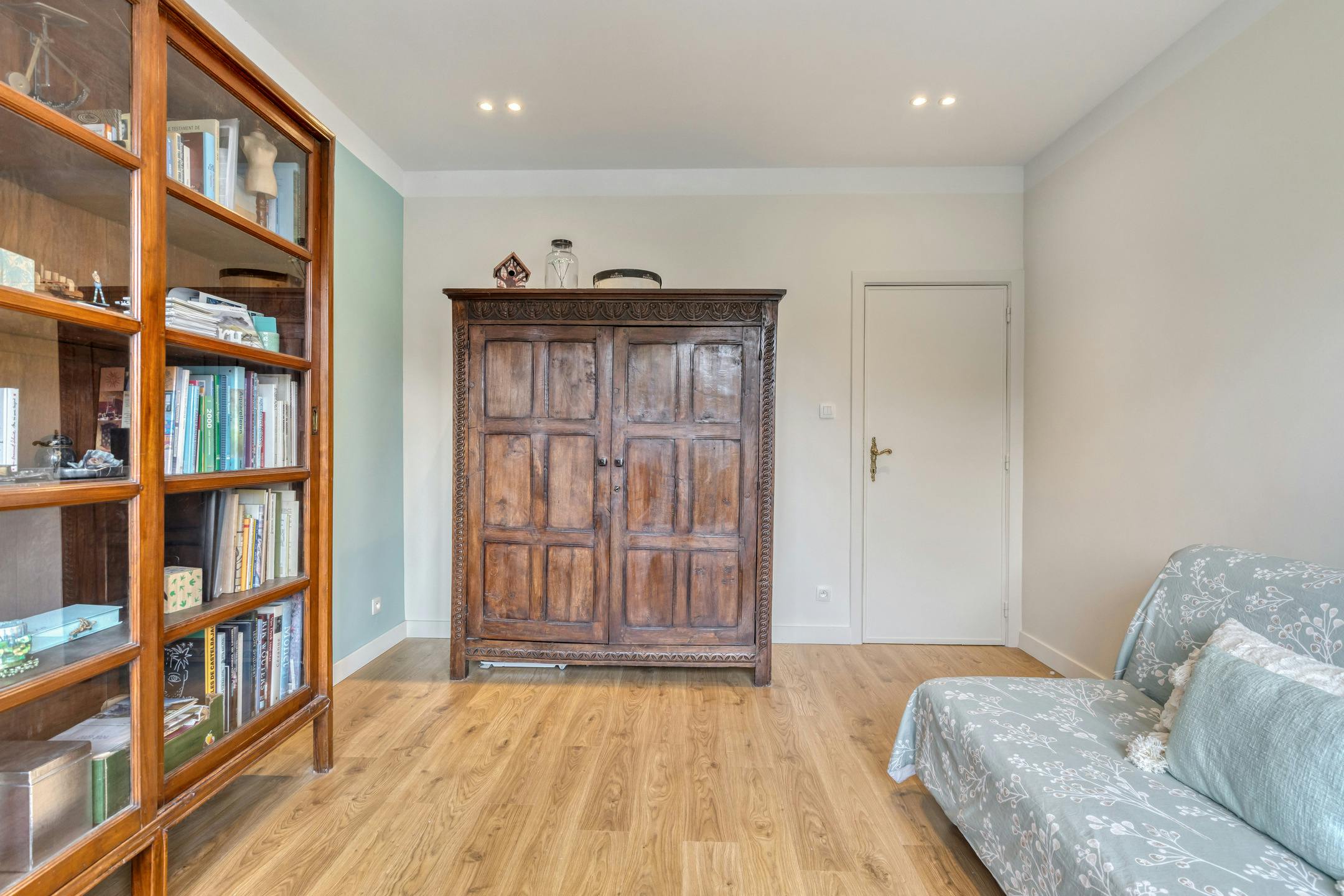 Instapklaar appartement met drie slaapkamers te koop in Berchem foto 7