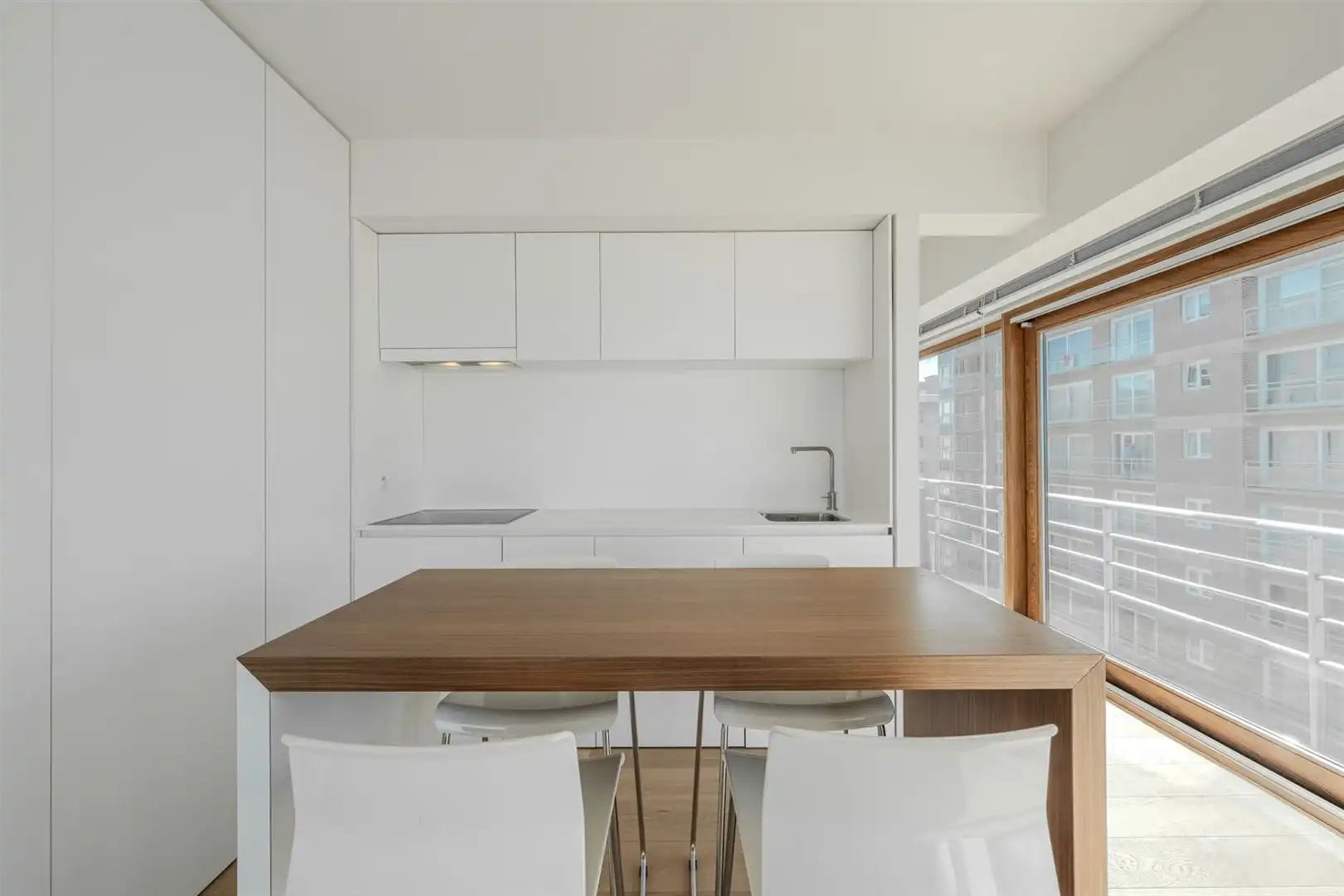 Prachtige studio met stijlvolle, rustgevende inrichting foto 7