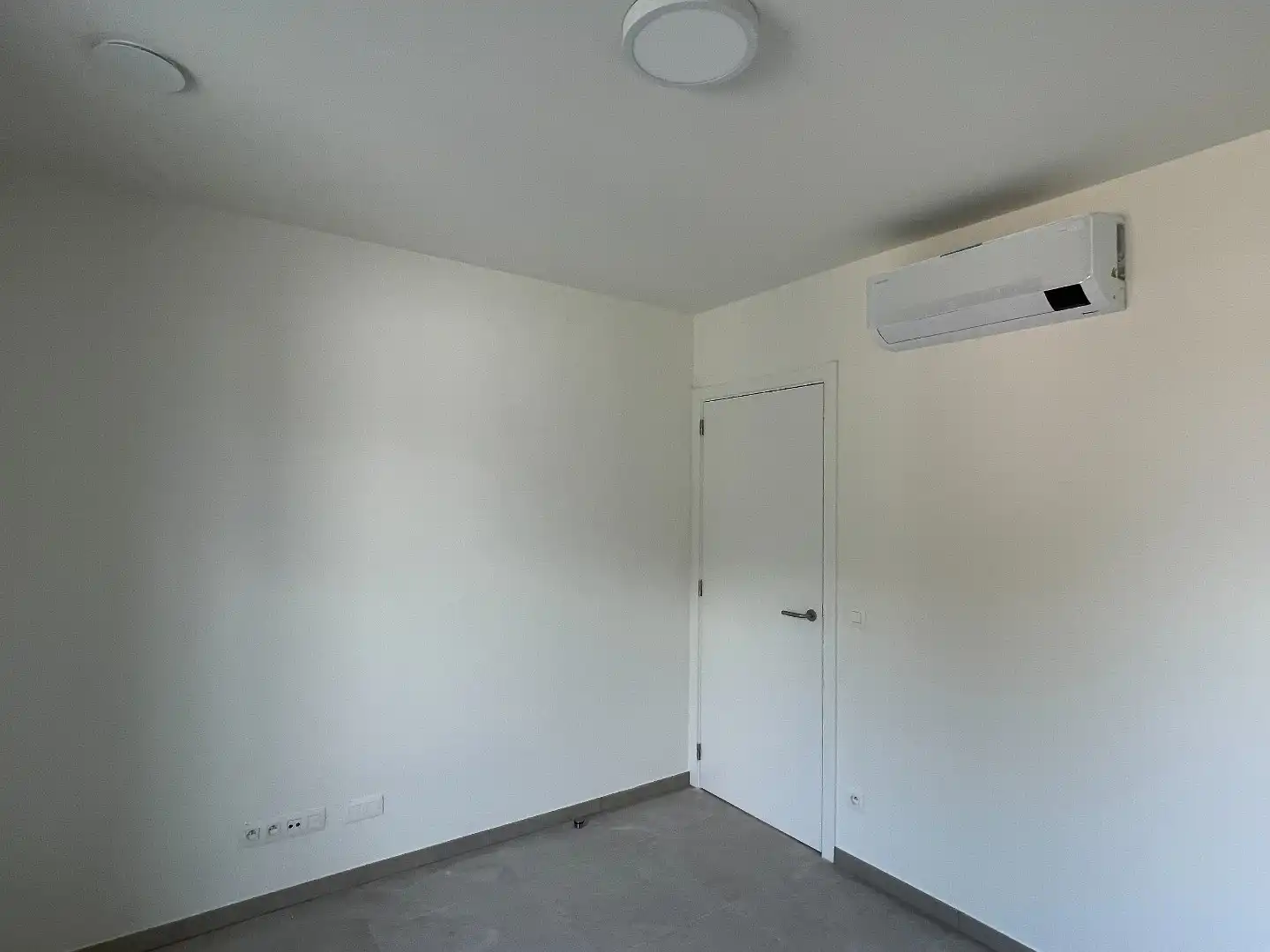 Nieuwbouwwoning met 3 slaapkamers inpandige garage , terras en tuin  foto 24