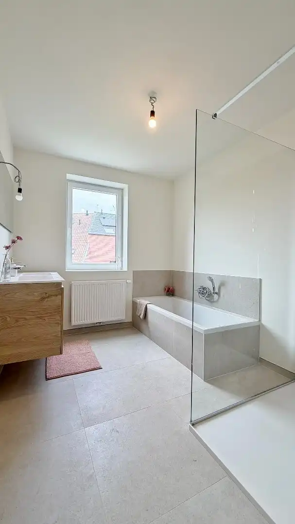 Energiezuinige instapklare bel-étagewoning met garage en tuin, rustig en heel centraal gelegen ( 6% BTW )  foto 33