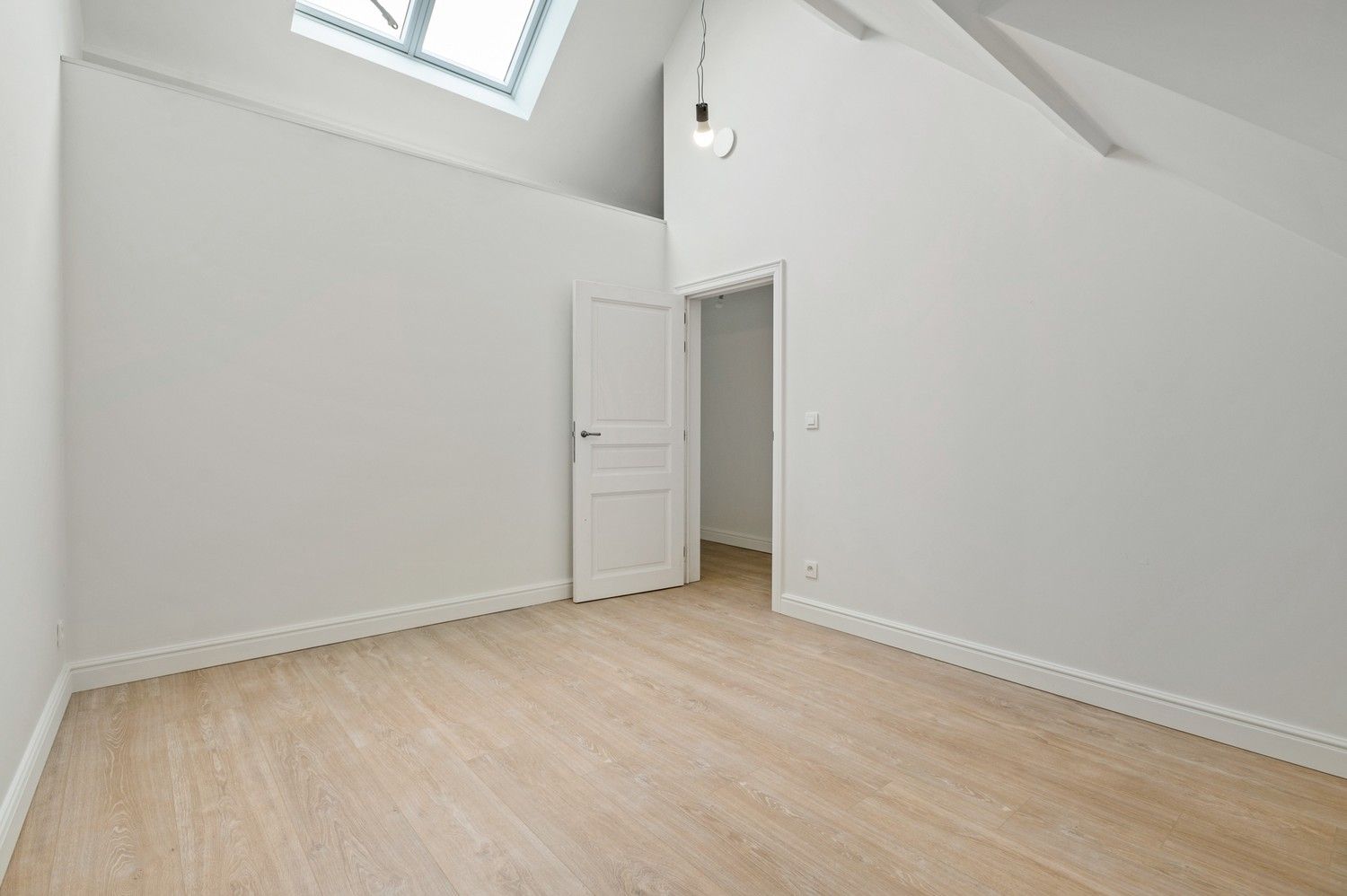 Volledig gerenoveerde woning met 3 slaapkamers op centrale ligging te Lier foto 17