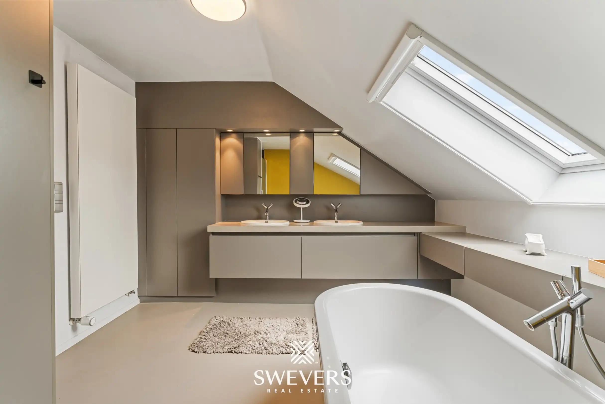Magnifieke instapklare woning met diverse commerciële mogelijkheden en zwembad  foto 36