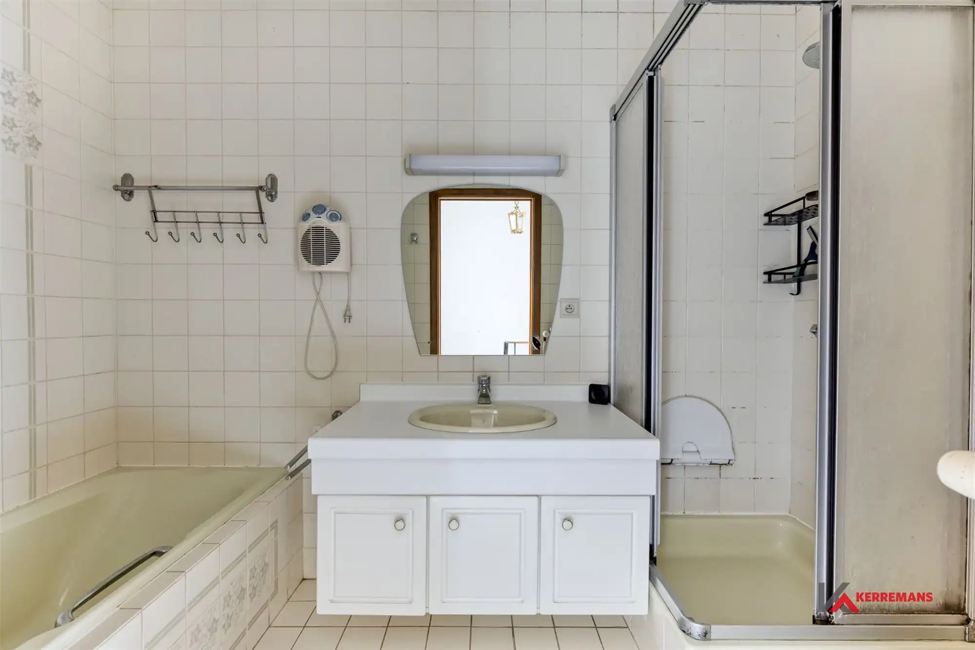 Woning met 2 slaapkamers, tuin en garage.  foto 17