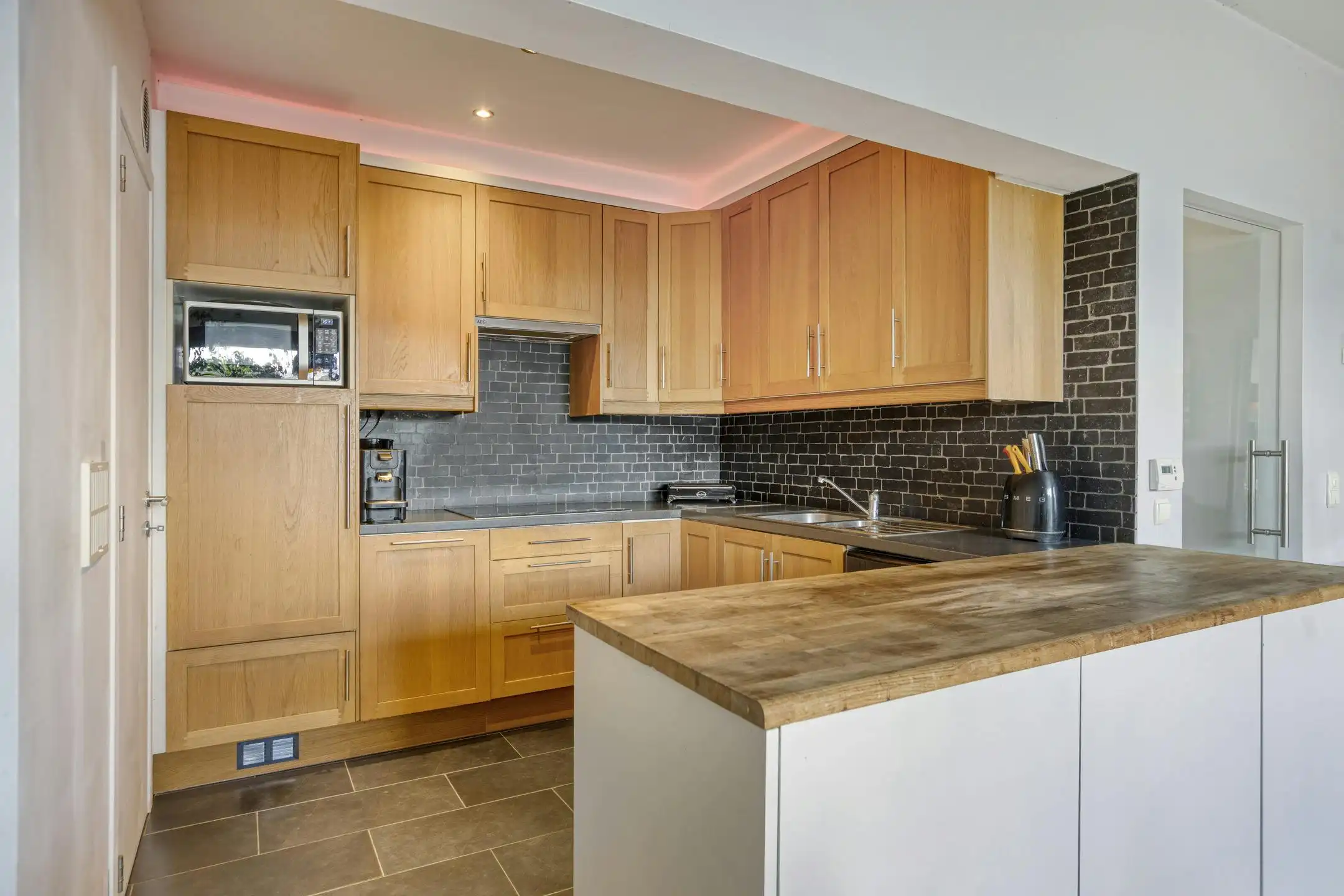 Uniek pand met woonst en wellnessfaciliteiten in Brugge foto 3