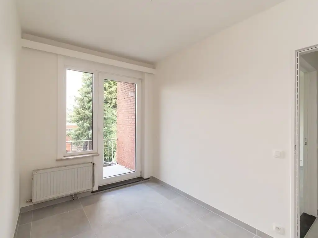 Gerenoveerd appartement met terras foto 10