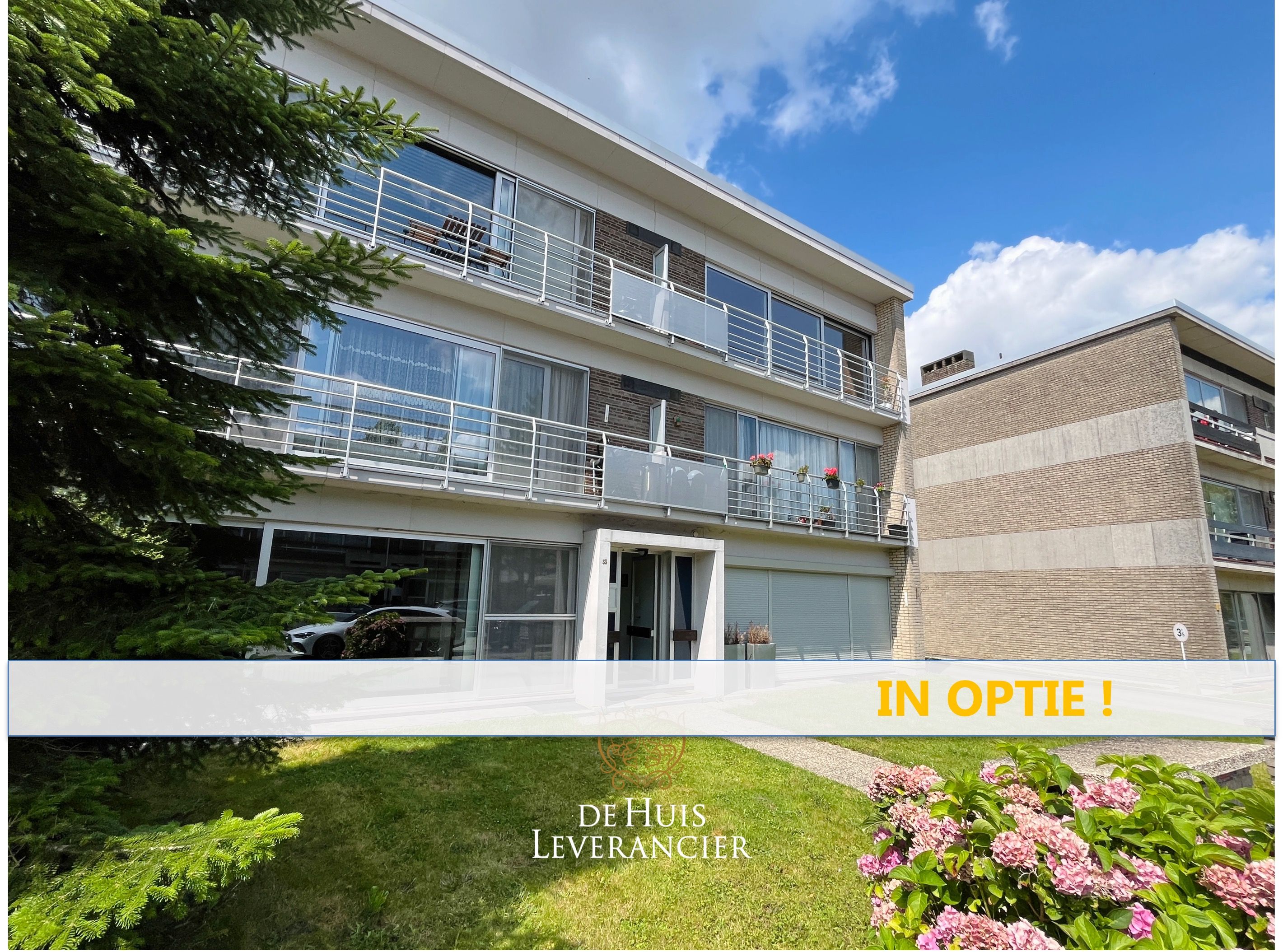 Instapklaar appartement met garage (optioneel) in Kontich-Centrrum foto {{pictureIndex}}