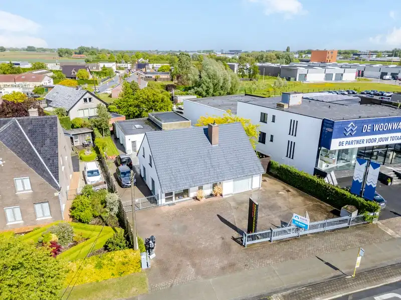 Roeselare-Gits. Opportuniteit aan de Bruggesteenweg gelegen. RUIME LUXE VILLA MET KANTOOR & MAGAZIJN , 4 slaapkamers, uiterst commercieel en zichtbaar. Recent vernieuwd ! foto 7