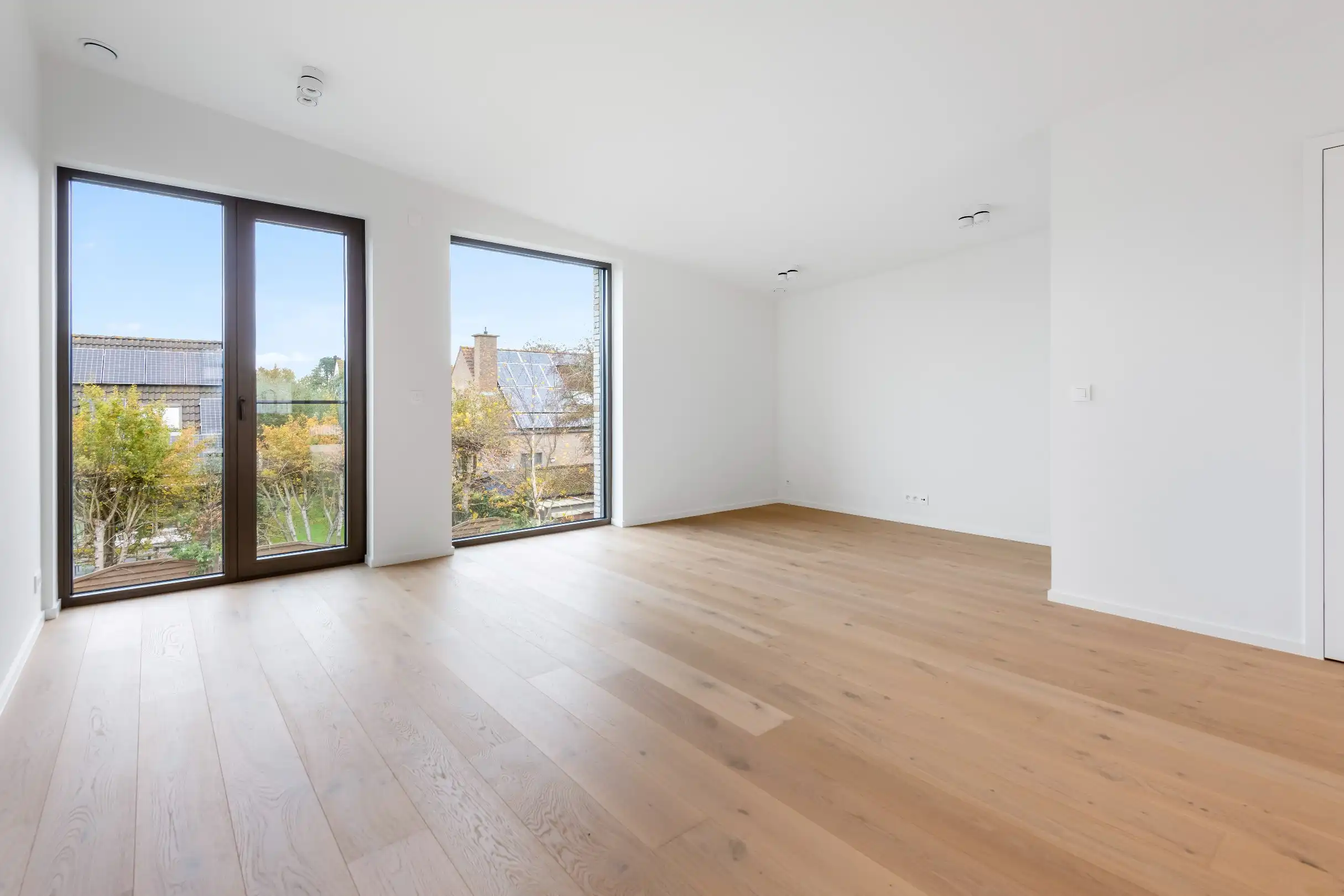 Moderne nieuwbouwwoning met ruime terrassen en ondergrondse dubbele garagebox foto 5