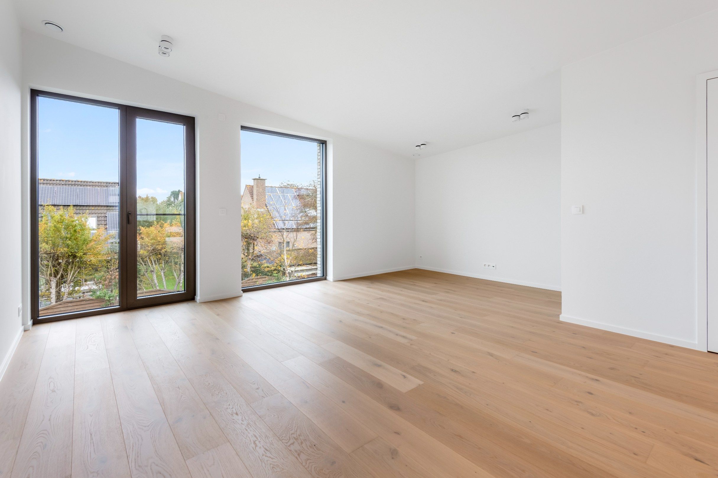 Moderne nieuwbouwwoning met ruime terrassen en ondergrondse dubbele garagebox foto 5