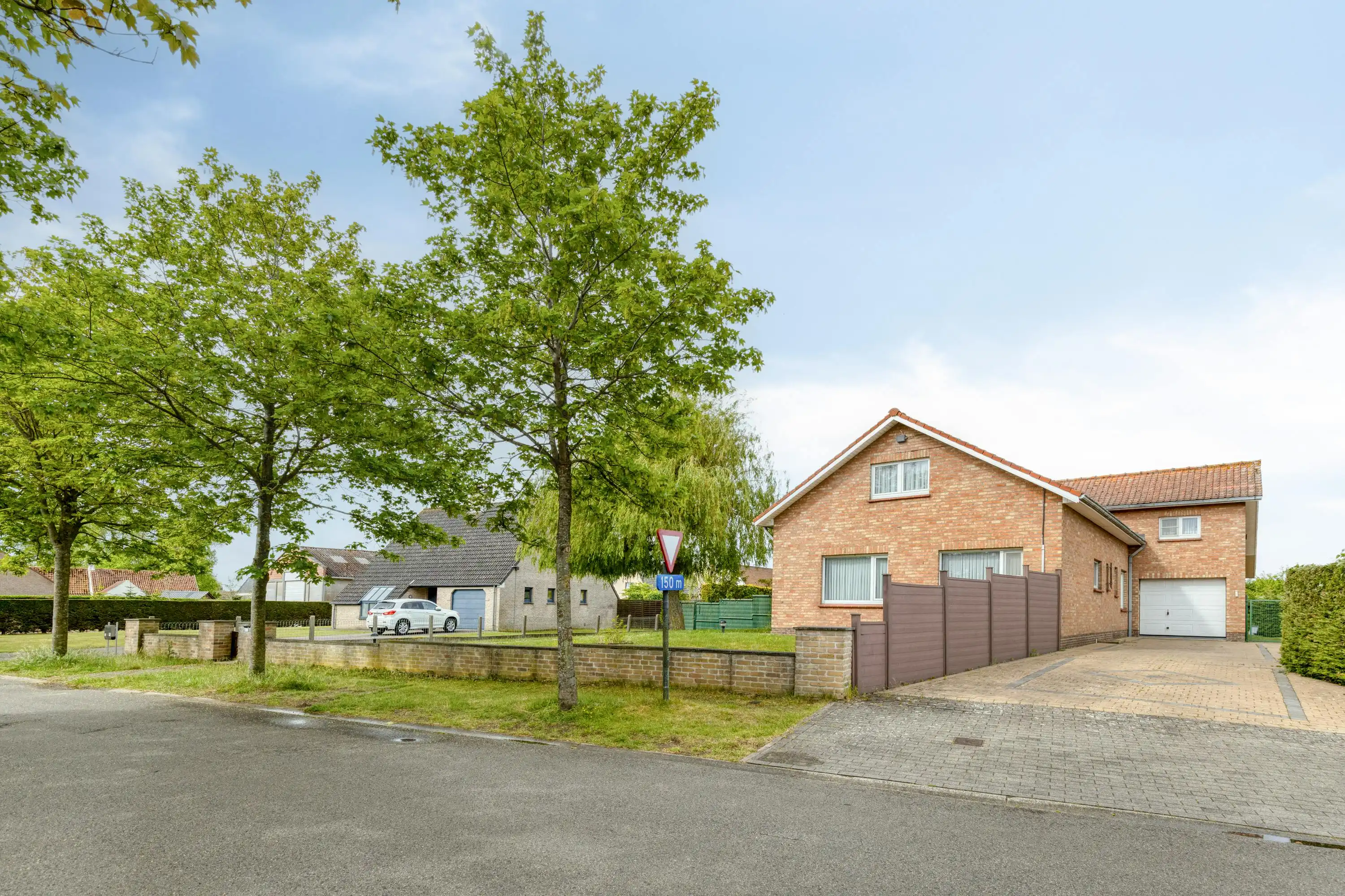 Gelijkvloerse villa met ruime tuin op een perceel van 2113m² foto 2