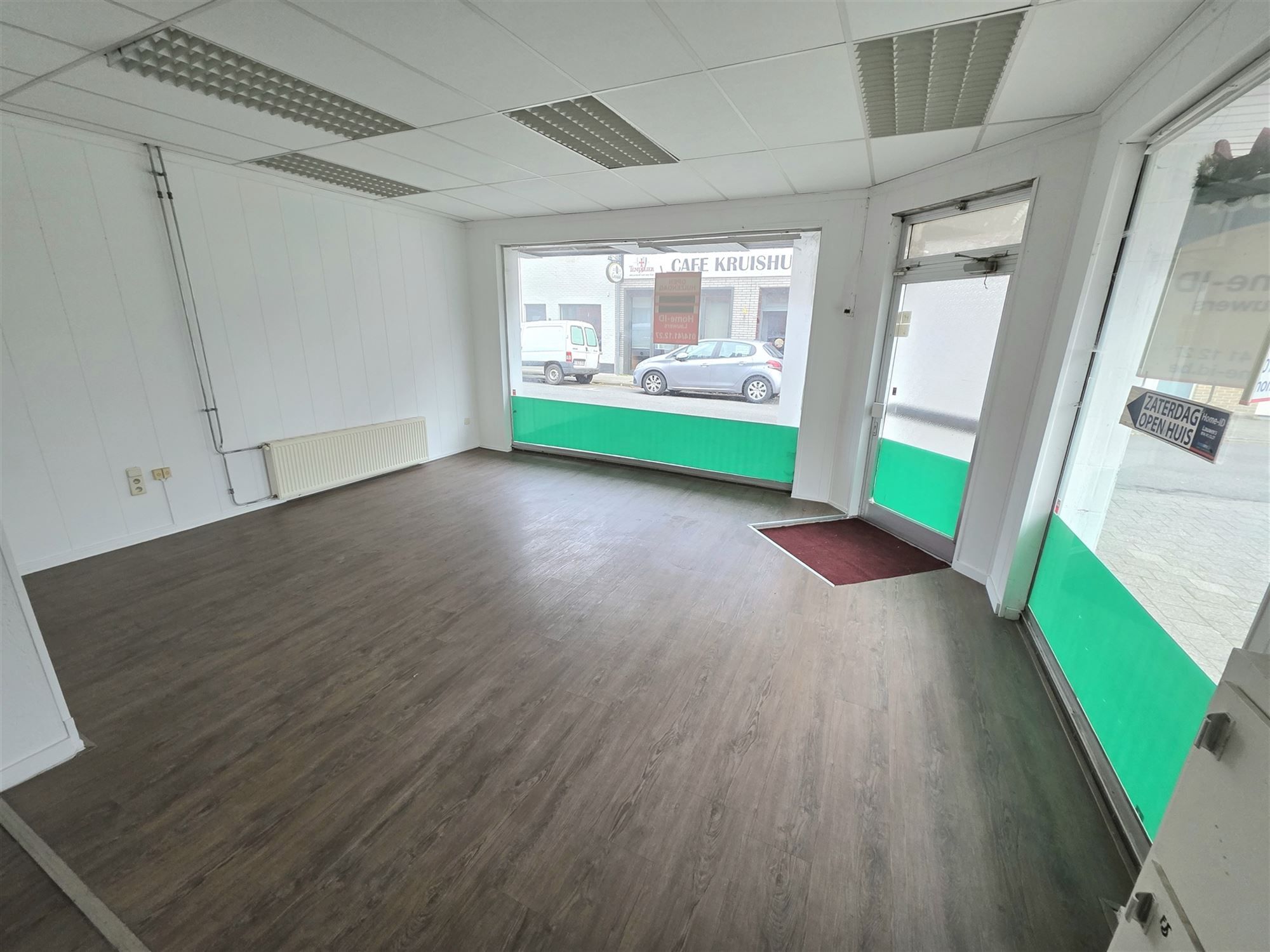 Commercieel pand vlakbij Zeshoek en Station foto 4