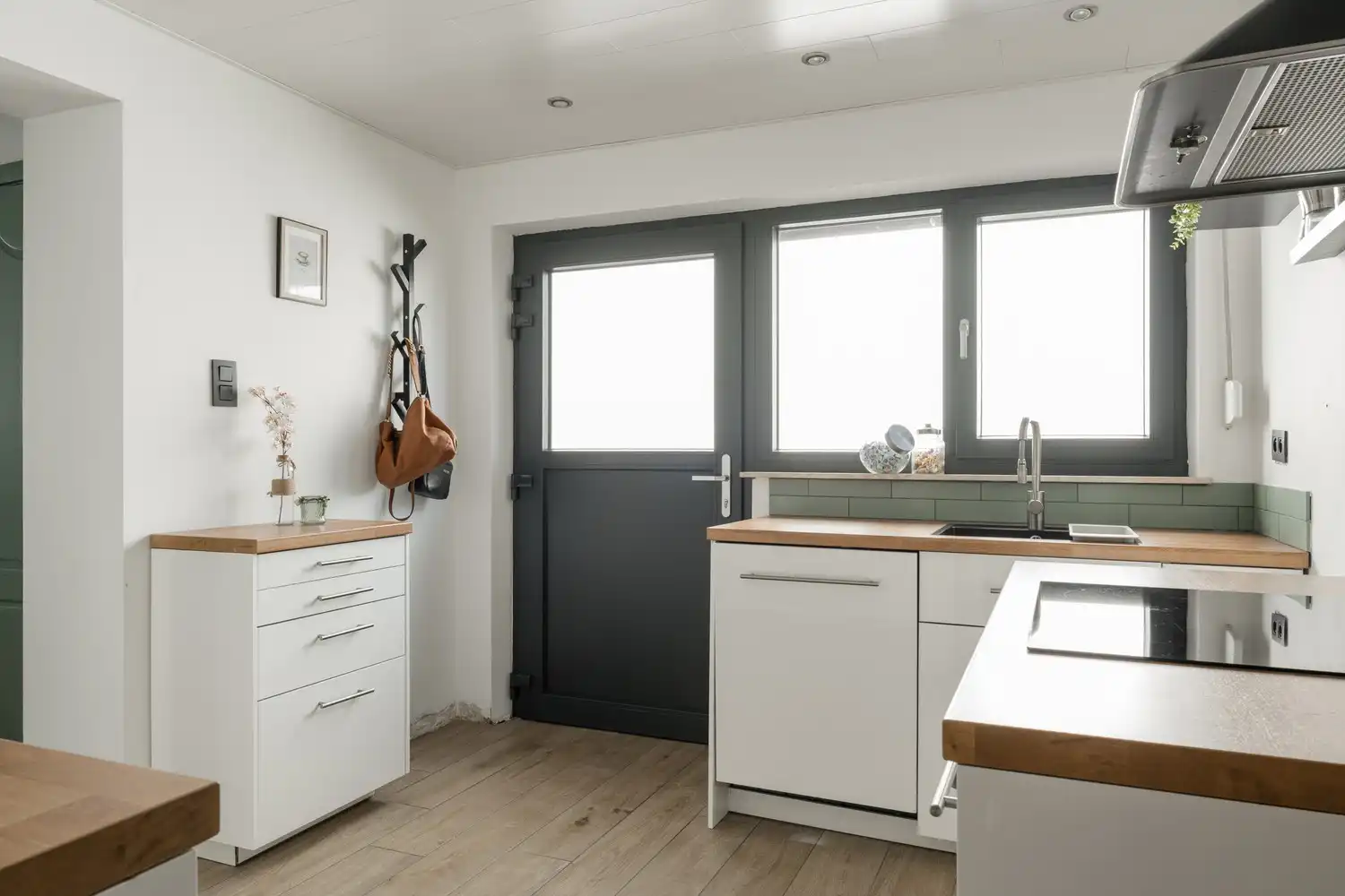 Karaktervolle woning met tal van mogelijkheden in het hart van Neerpelt foto 11