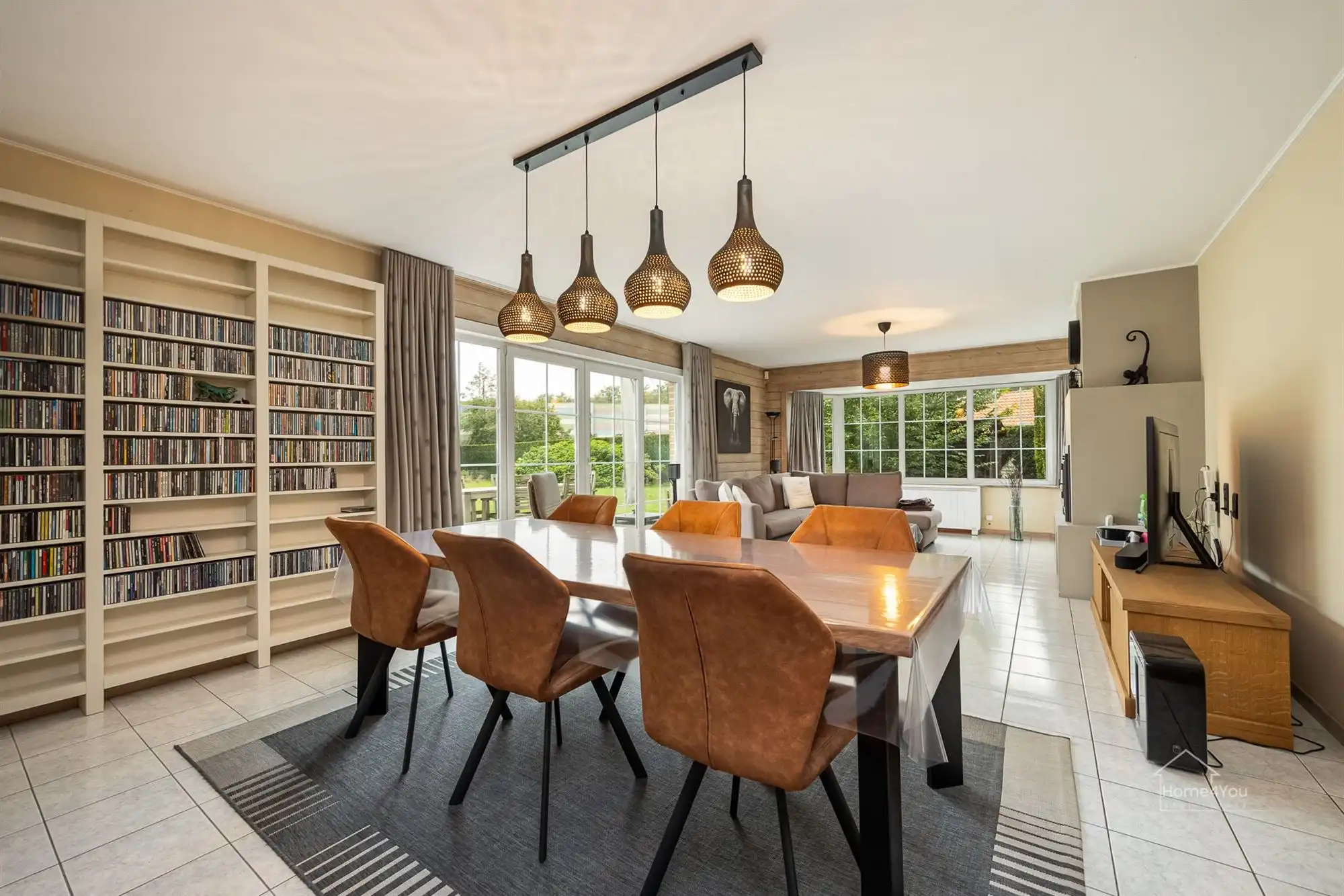 Vrijstaande woning op ruim perceel foto 2