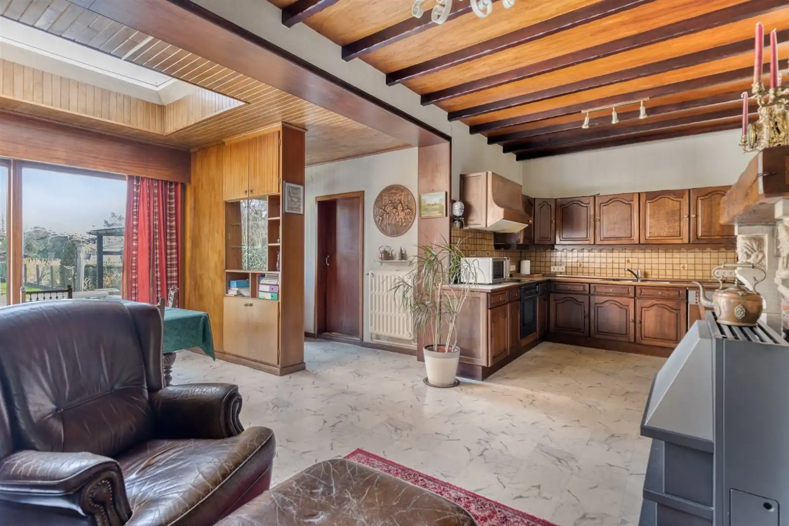 Te renoveren woning met 4 slaapkamers foto 8