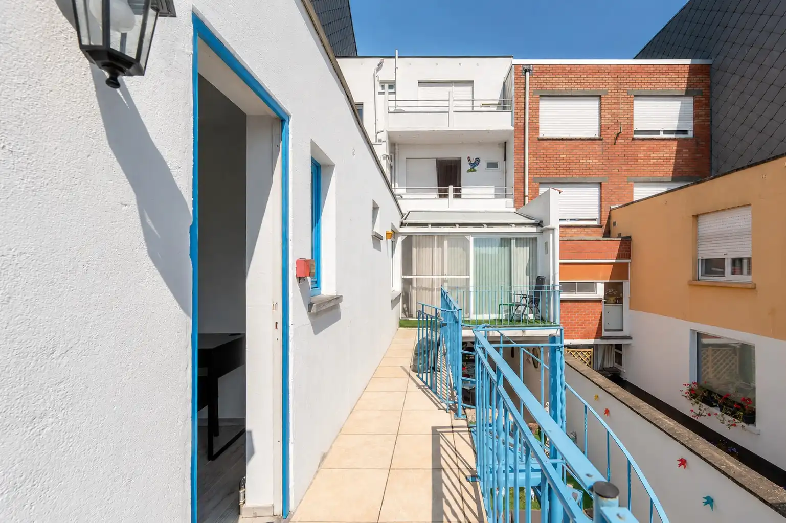 TE KOOP – Verhuurde B&B met 7 kamers én privé-woonst voor uitbaters in hartje De Haan. foto 17