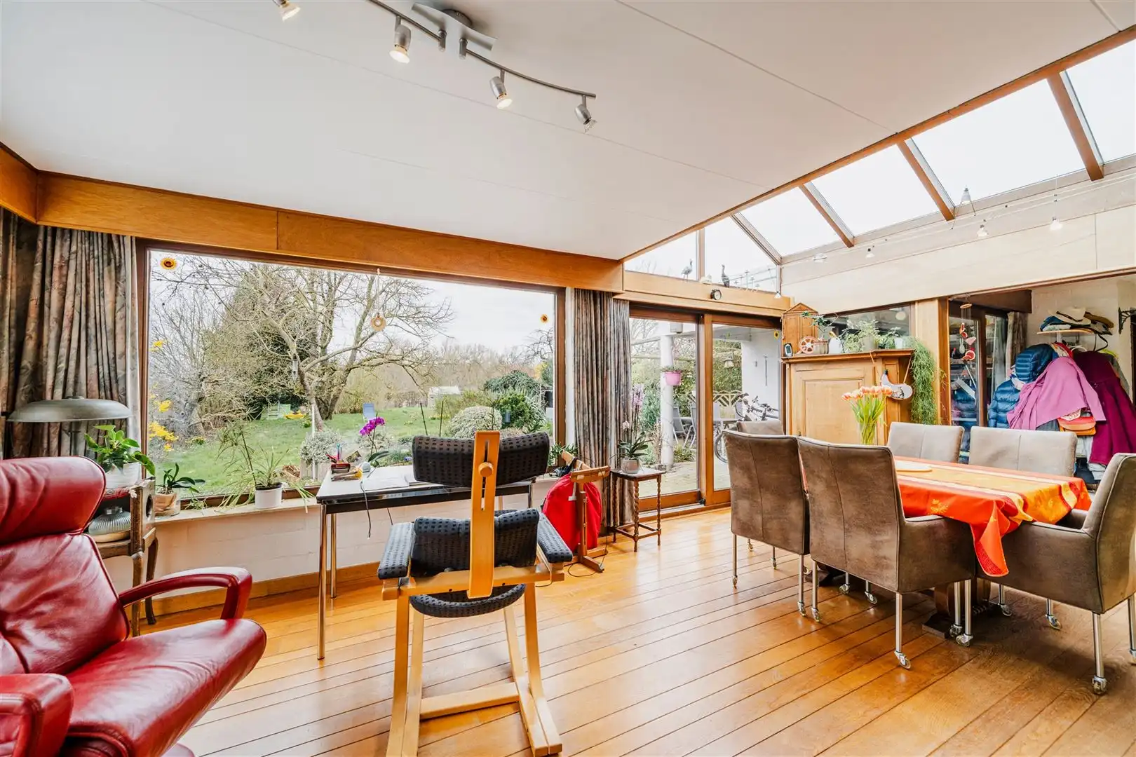 Commercieel uitstekend gelegen woning met tal van mogelijkheden foto 6