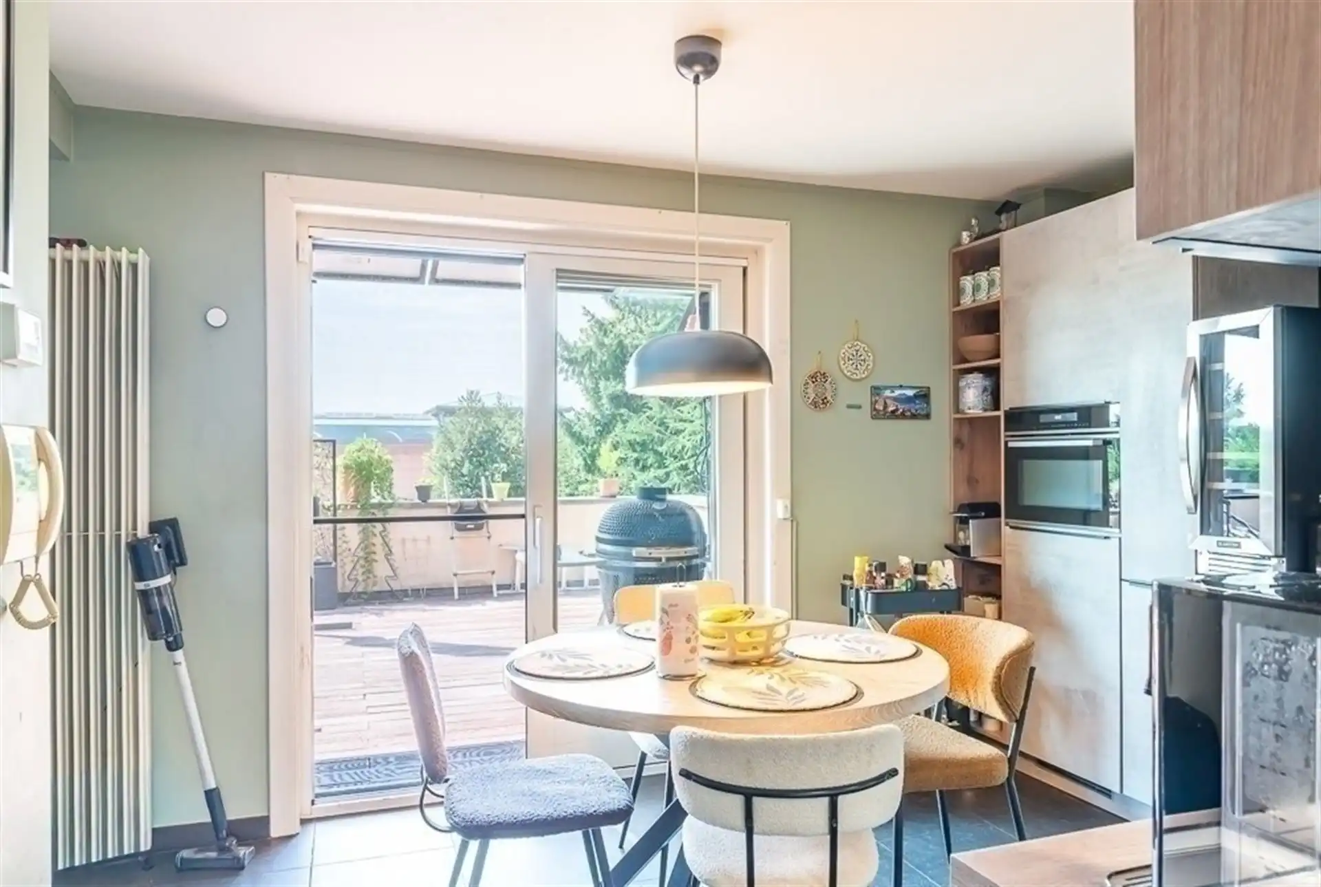 Karakteristiek handelshuis met ruime bovenwoning op toplocatie nabij Maasmechelen foto 35