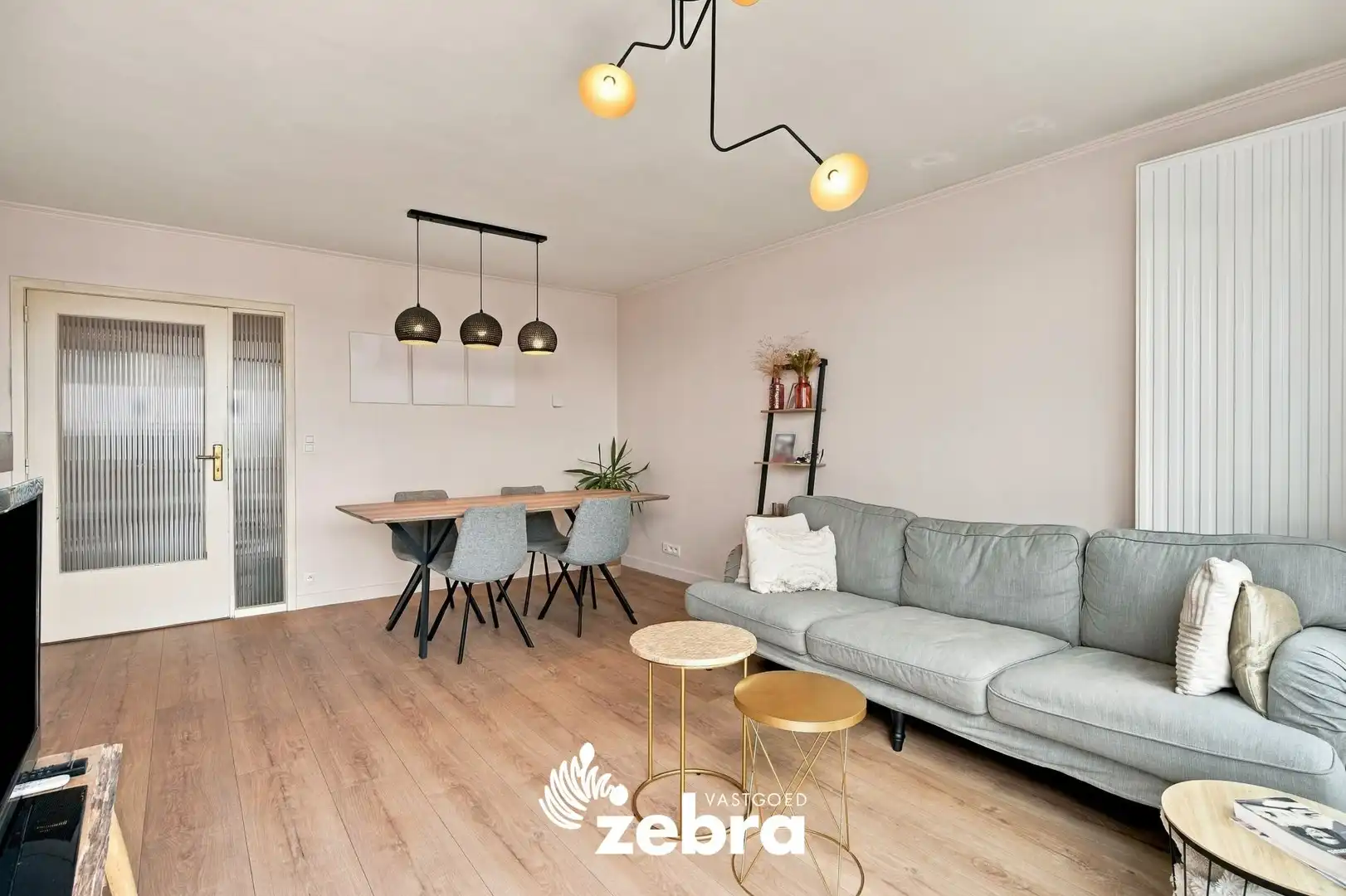 Gerenoveerd 2-slaapkamerappartement met berging & garage te Roeselare! foto 7