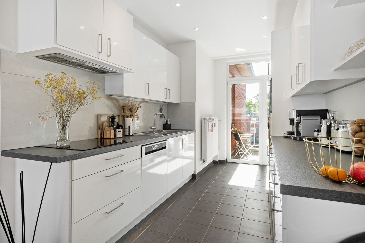 Instapklaar 2 SLPK appartement met een terras te Wijnegem! foto 8