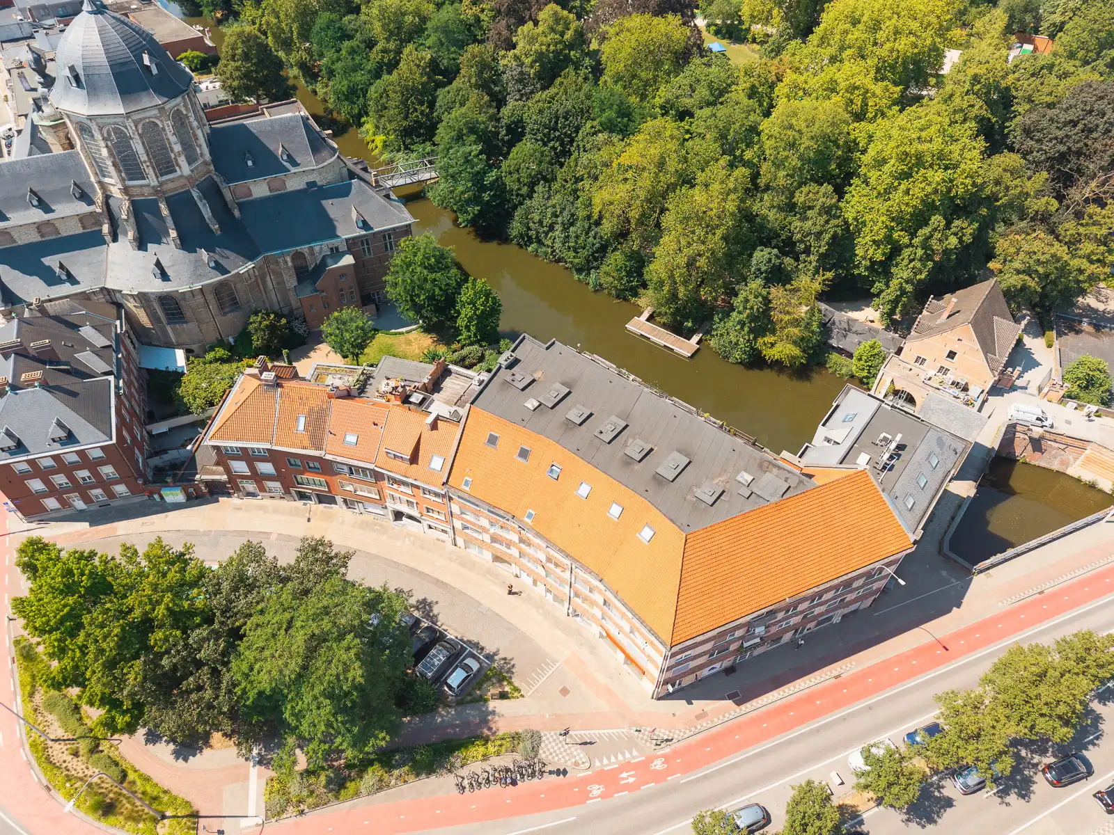Instapklare duplex met prachtig uitzicht en parkings foto {{pictureIndex}}