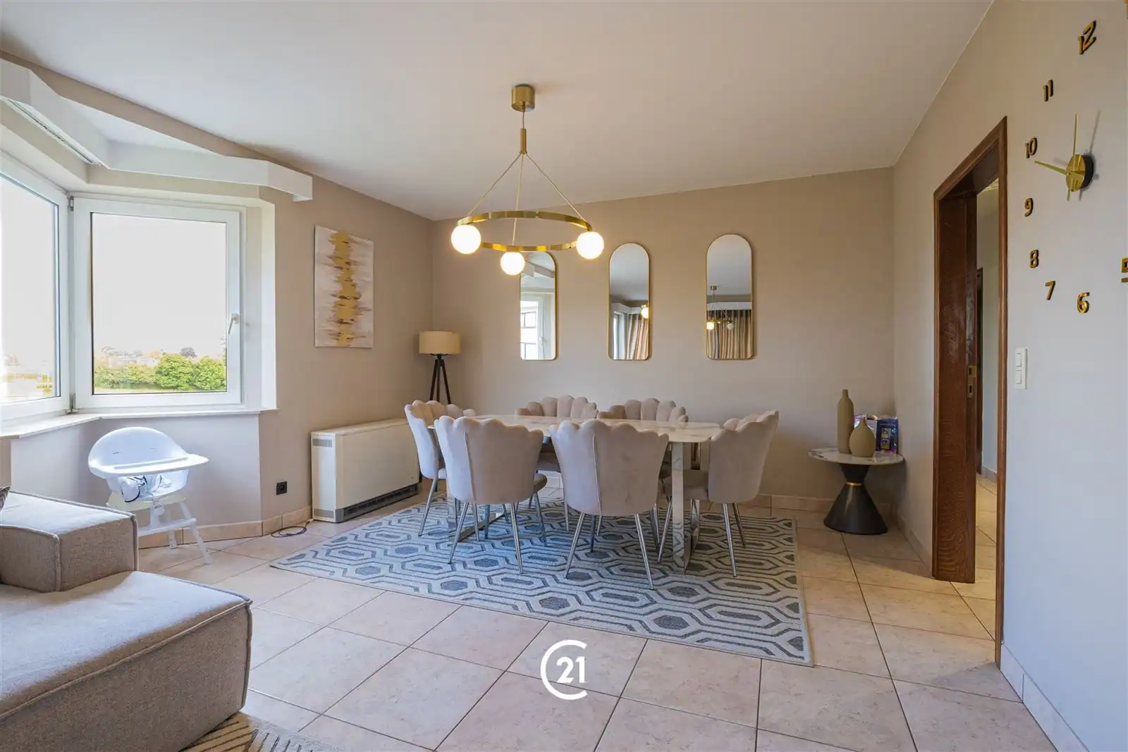 2 slaapkamer appartement met staanplaats en kelder foto 3