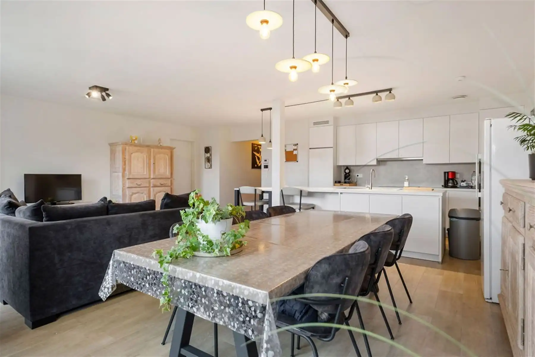 INSTAPKLAAR APPARTEMET MET DRIE SLAAPKAMERS foto 6