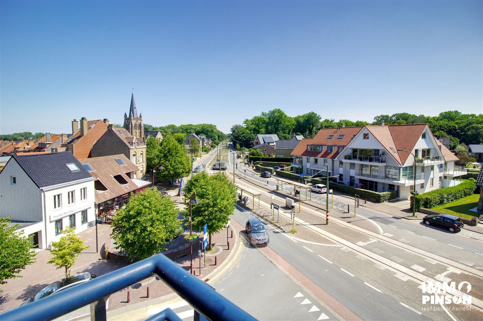 Mooi appartement met drie slaapkamers en ruime private kelder foto 1