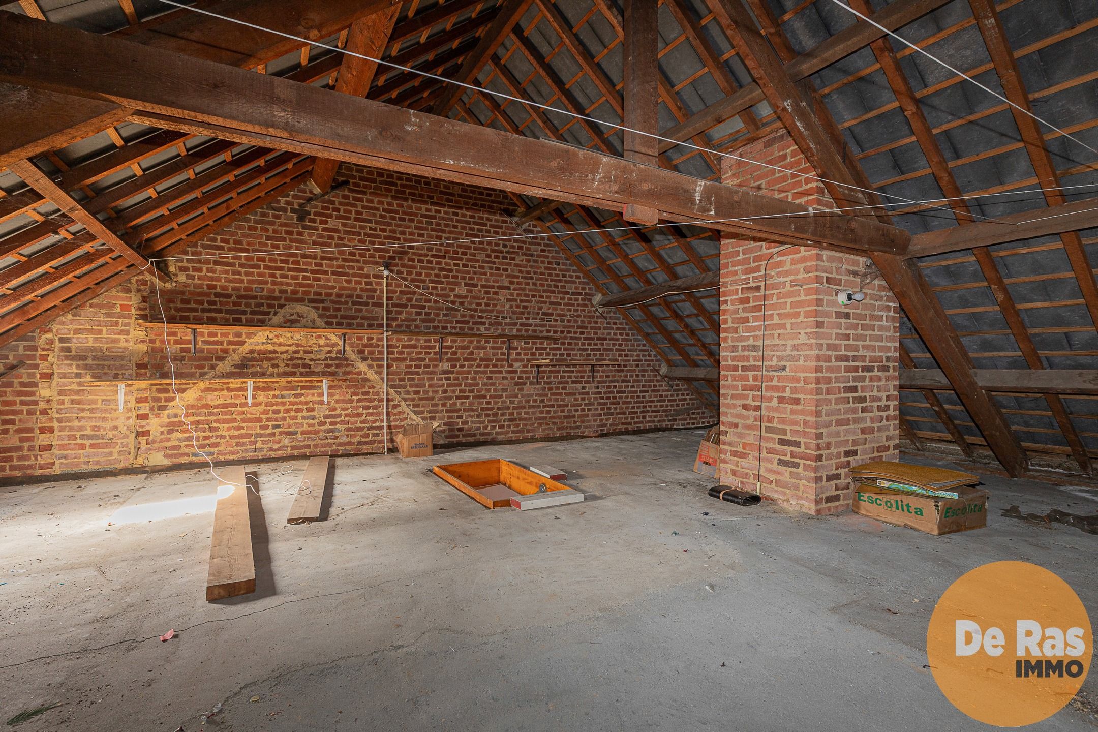 HERZELE - Stevige eengezinswoning op 200m van de markt foto 16