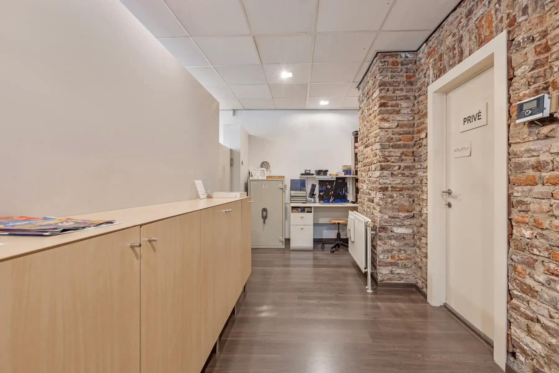 Handelszaak en ruime woning (4 slpk.) in hartje Maaseik.  foto 8