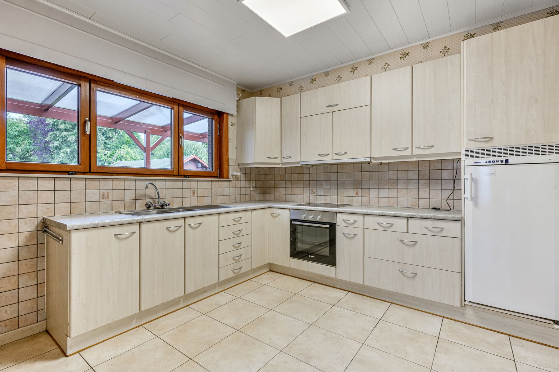 Goed onderhouden woning met 3 kamers, 2 garages en tuin. foto 5