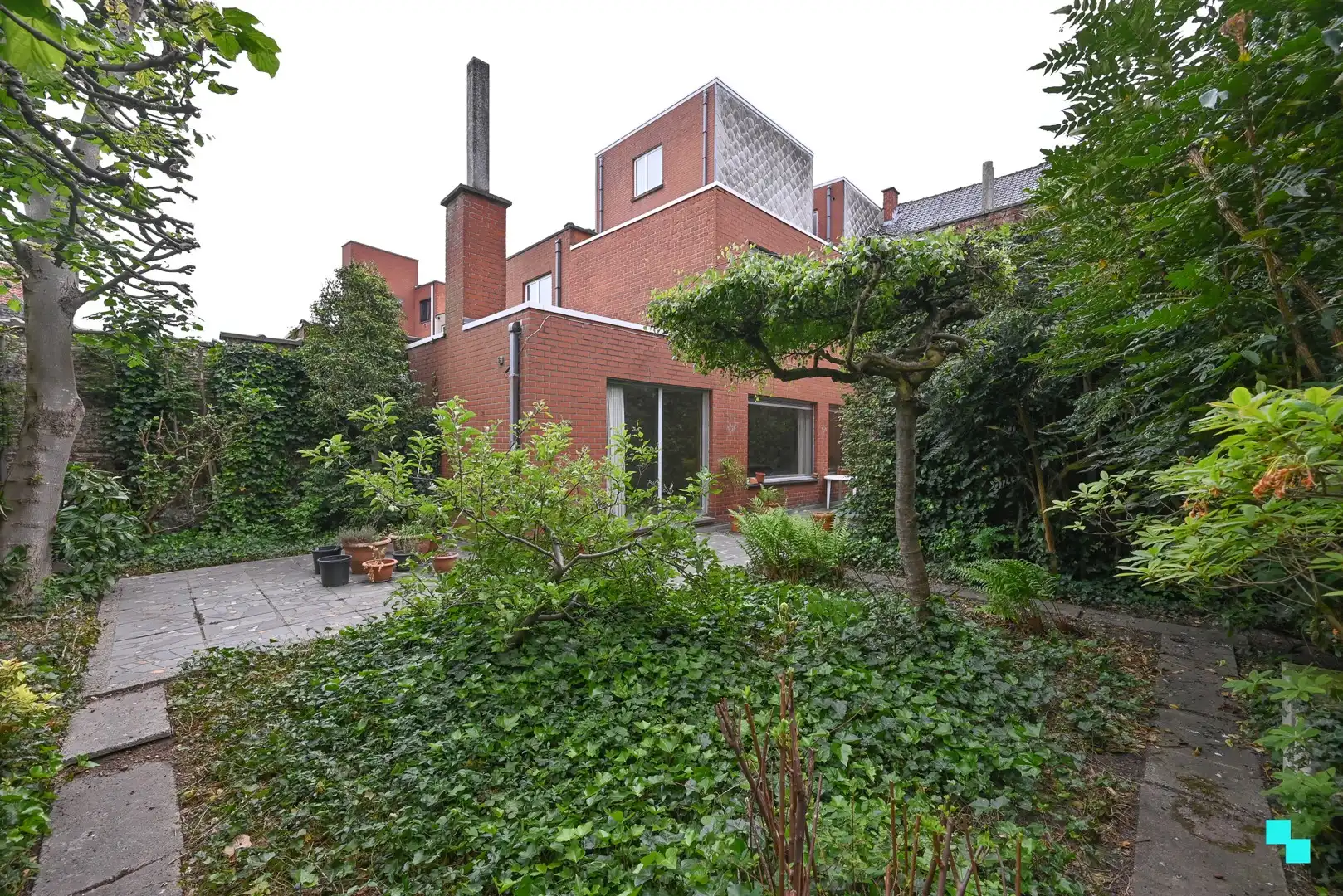 Centraal gelegen handelsruimte met bijhorende woonst en leuke stadstuin te Izegem foto 15