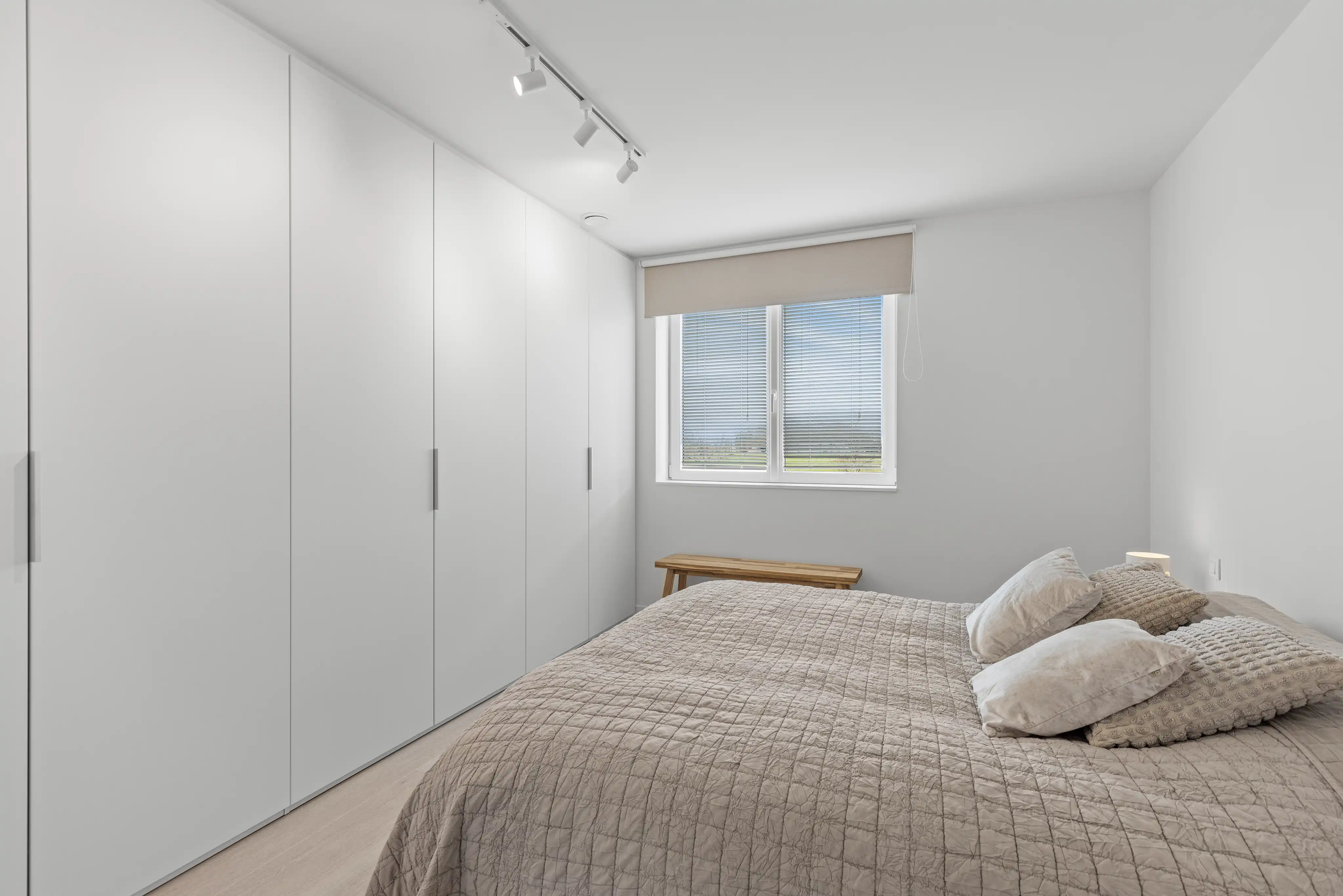 Moderne en lichtrijke halfopen woning met 3 slaapkamers foto 10