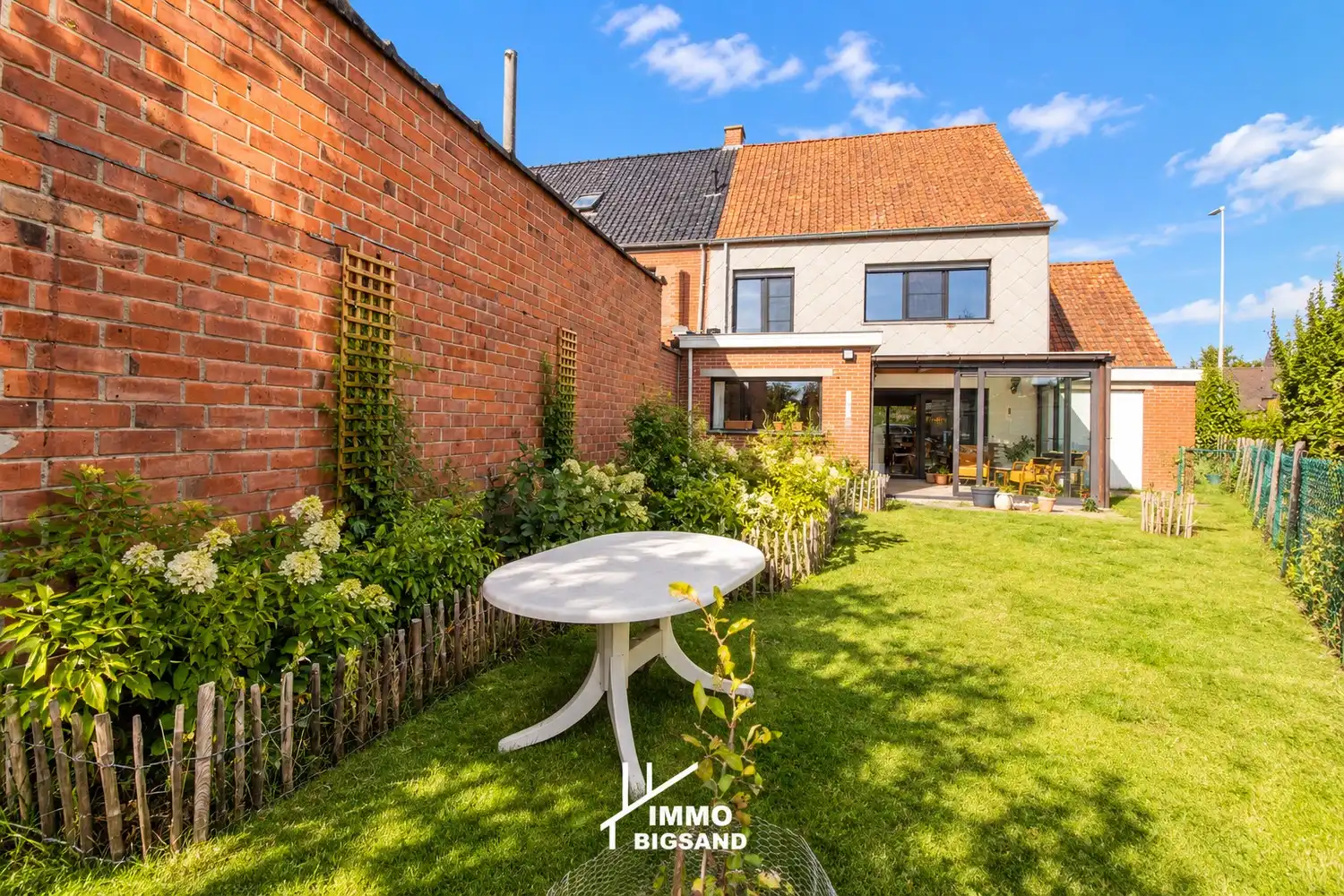 Gerenoveerde halfopen woning met authentieke elementen met 3 slaapkamers en garage foto 8
